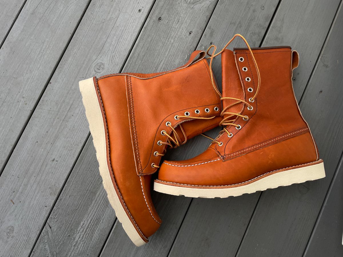 Photo by Qltyboots on November 1, 2022 of the Red Wing 8-Inch Classic Moc in S.B. Foot Oro Legacy.