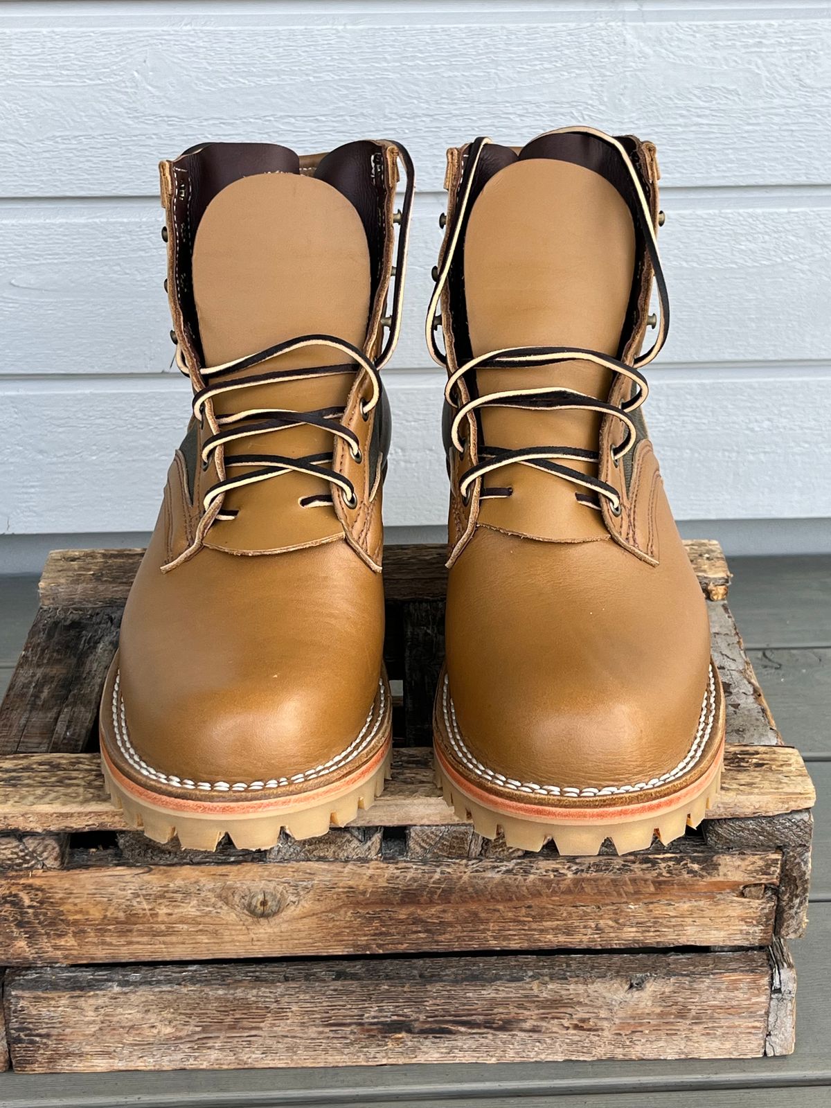 Photo by Qltyboots on October 1, 2023 of the Frank's Boots Ryker AT in Seidel Tan Teton.