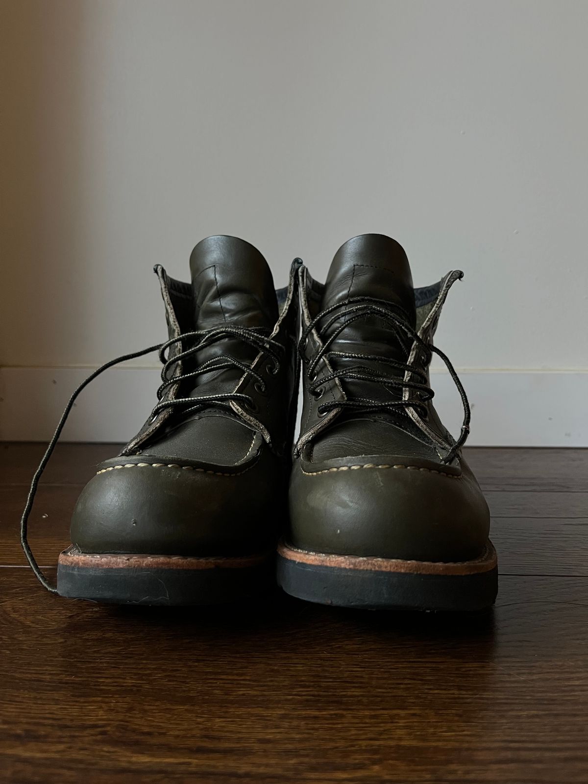Photo by amekajihead on December 1, 2023 of the Red Wing 6-Inch Classic Moc in S.B. Foot Alpine Portage.