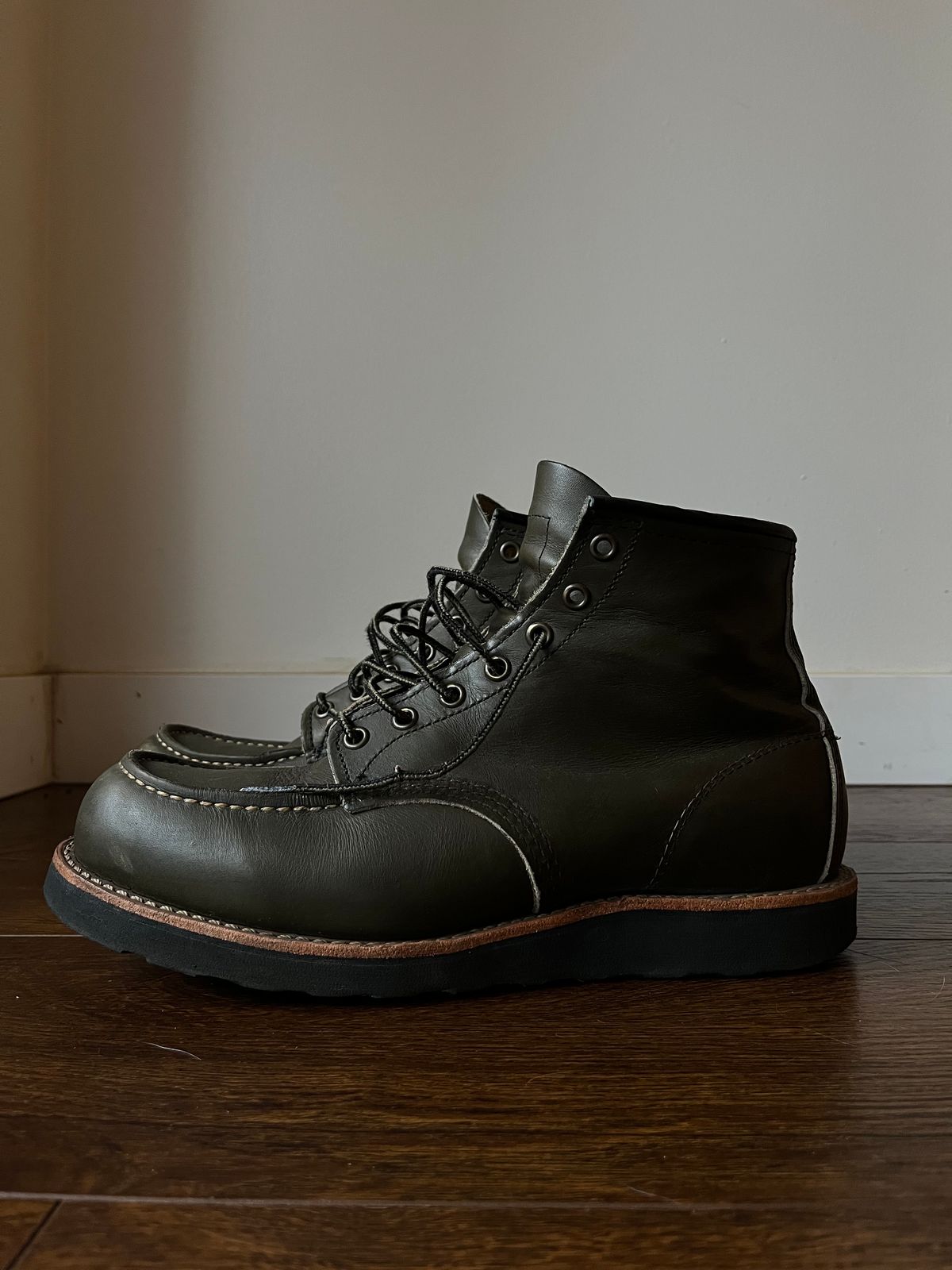 Photo by amekajihead on December 1, 2023 of the Red Wing 6-Inch Classic Moc in S.B. Foot Alpine Portage.