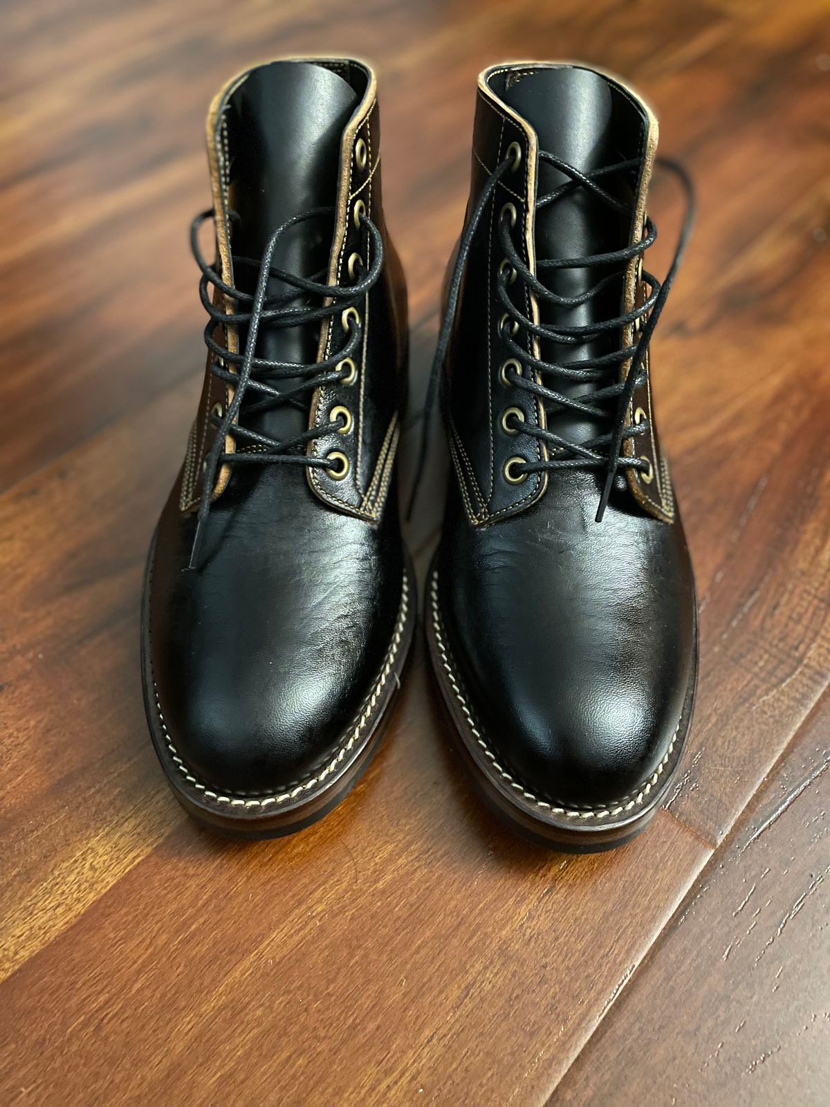 Photo by Oncomingstorm on October 1, 2022 of the Onderhoud SVC01 Boondocker in Shinki Brown Oiled Horsebutt.