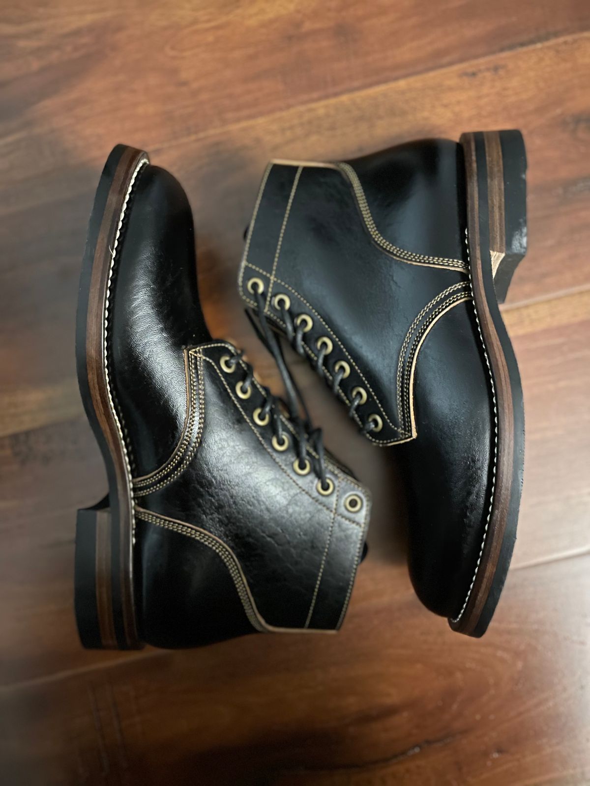 Photo by Oncomingstorm on October 1, 2022 of the Onderhoud SVC01 Boondocker in Shinki Brown Oiled Horsebutt.