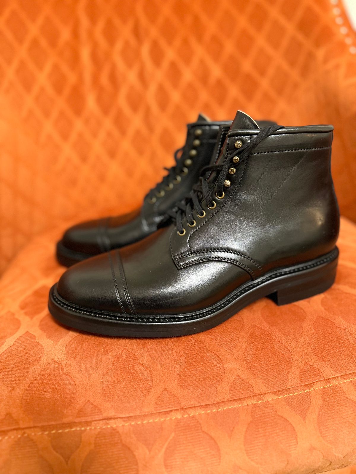Photo by Oncomingstorm on November 3, 2023 of the Flame Panda Service Boot in Maryam Natural Horsebutt Overdyed Brown then Black.