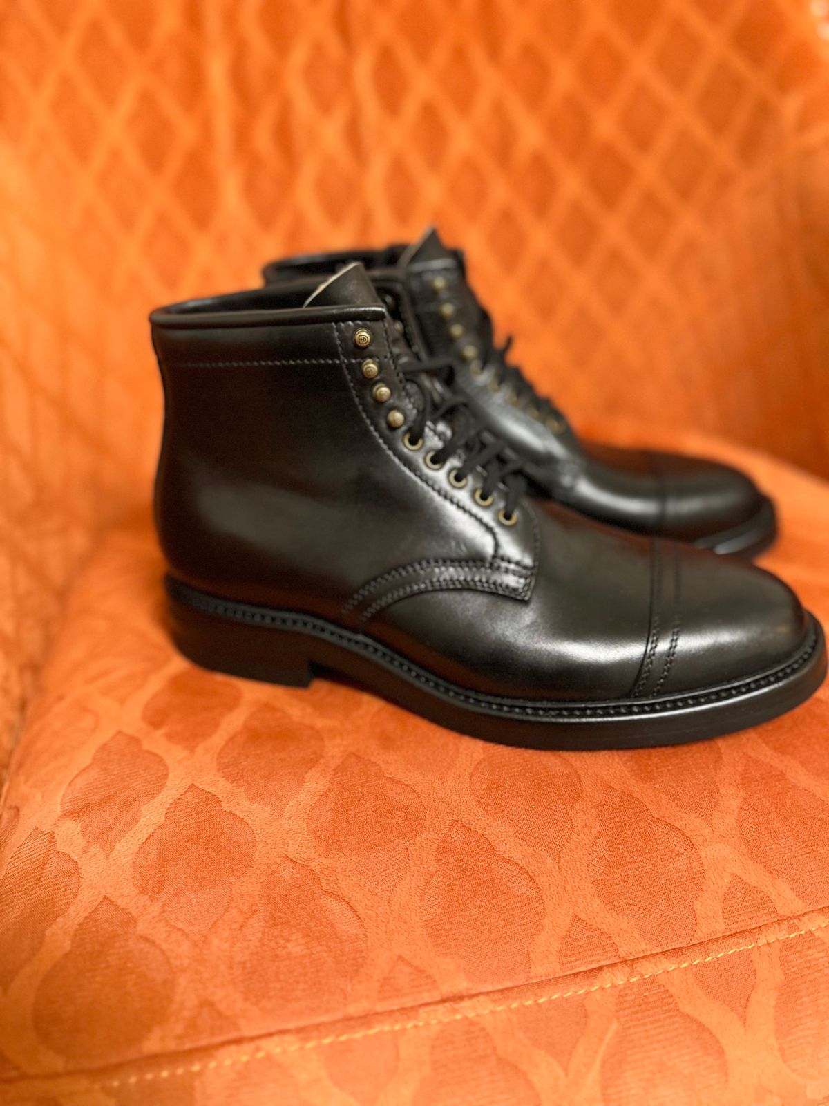Photo by Oncomingstorm on November 3, 2023 of the Flame Panda Service Boot in Maryam Natural Horsebutt Overdyed Brown then Black.