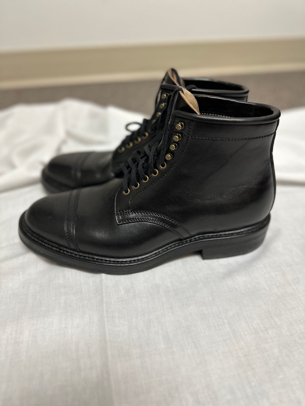 Photo by Oncomingstorm on December 1, 2023 of the Flame Panda Service Boot in Maryam Natural Horsebutt Overdyed Brown then Black.
