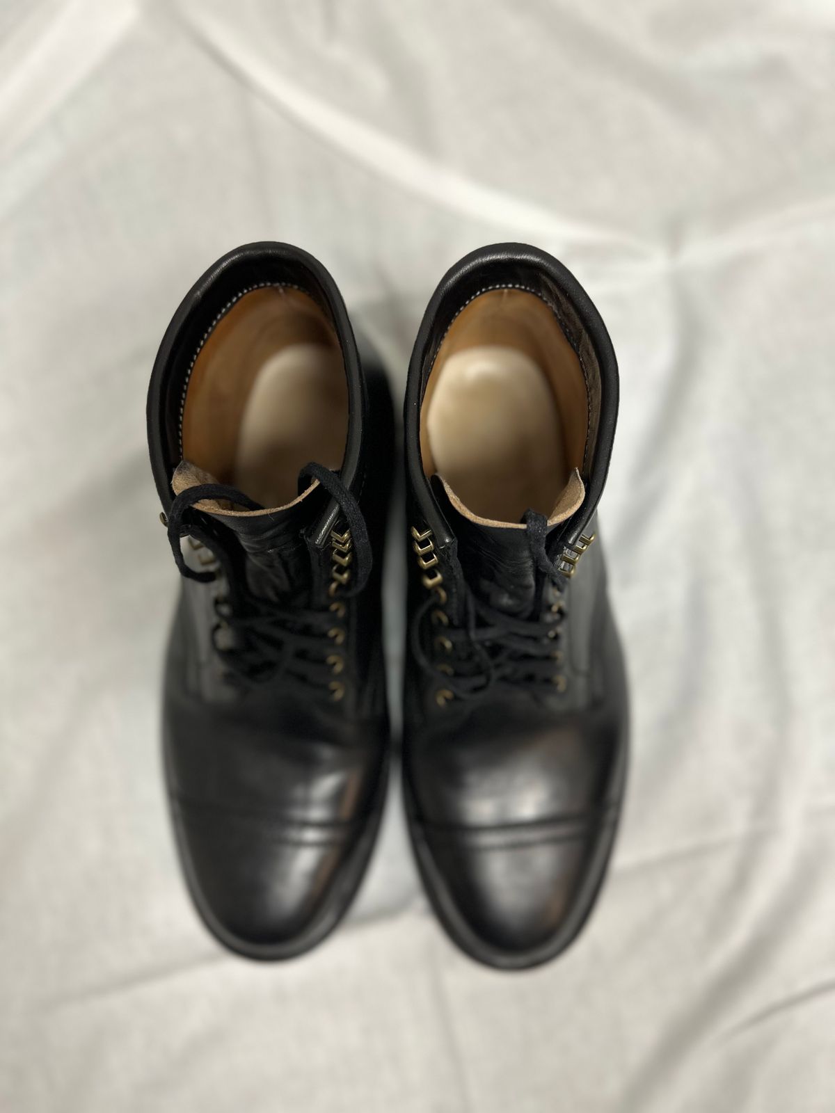 Photo by Oncomingstorm on December 1, 2023 of the Flame Panda Service Boot in Maryam Natural Horsebutt Overdyed Brown then Black.