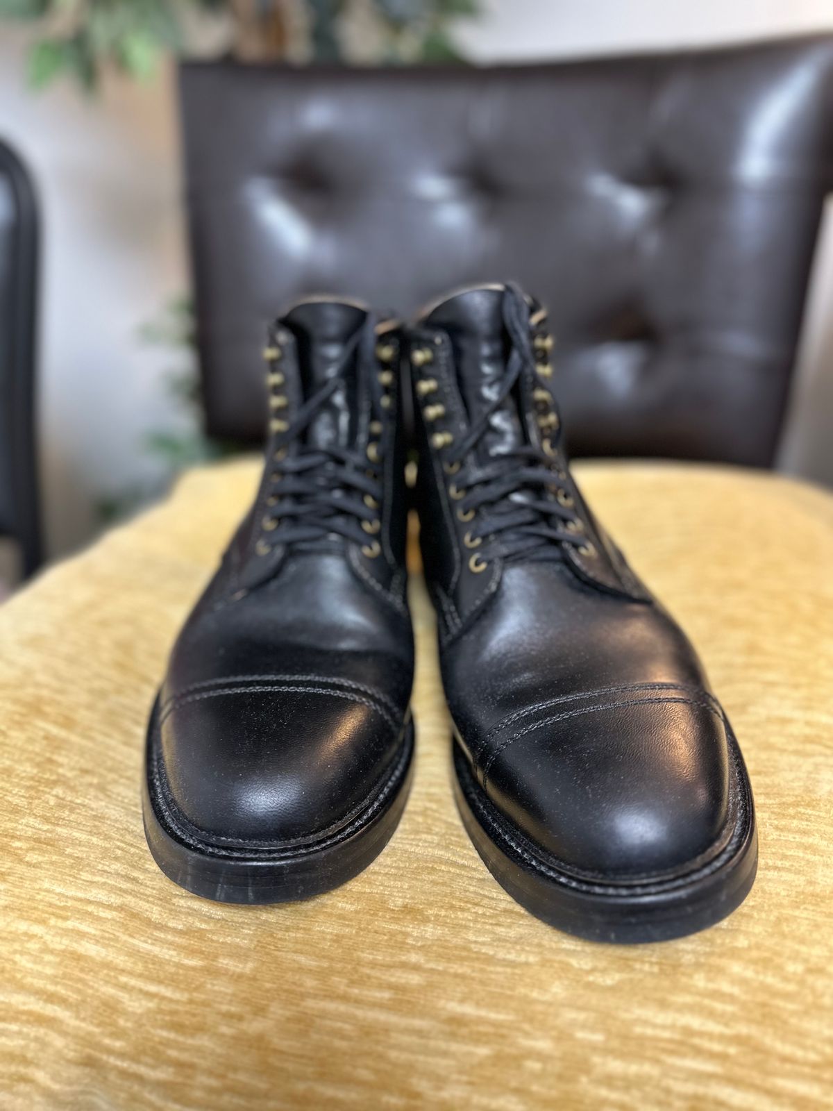 Photo by Oncomingstorm on February 2, 2024 of the Flame Panda Service Boot in Maryam Natural Horsebutt Overdyed Brown then Black.