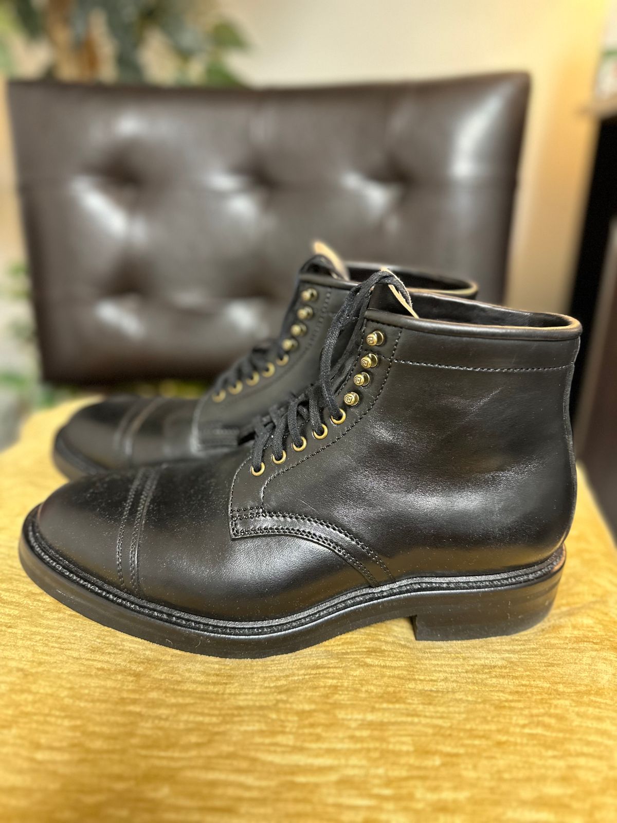 Photo by Oncomingstorm on February 2, 2024 of the Flame Panda Service Boot in Maryam Natural Horsebutt Overdyed Brown then Black.