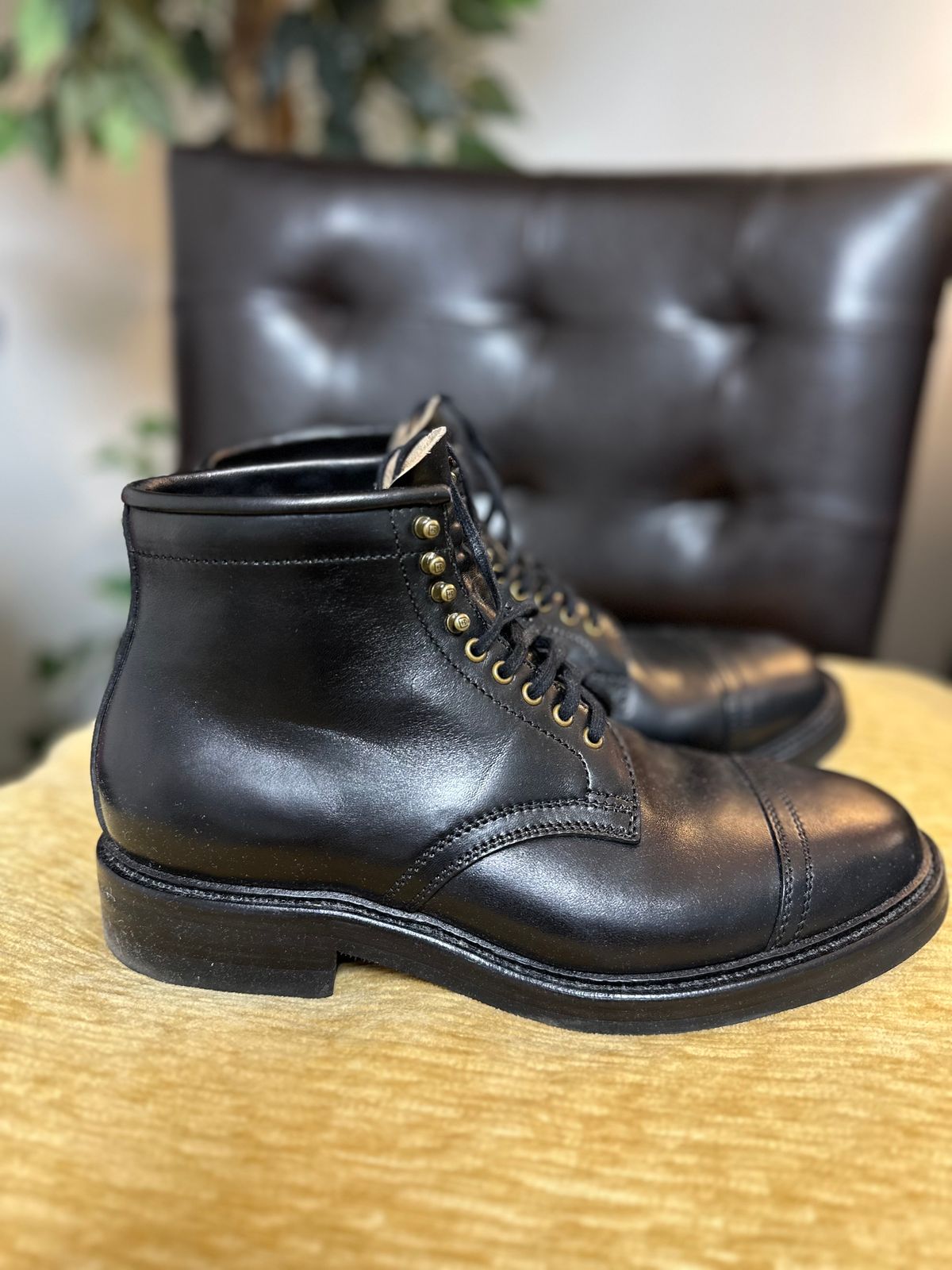 Photo by Oncomingstorm on February 2, 2024 of the Flame Panda Service Boot in Maryam Natural Horsebutt Overdyed Brown then Black.