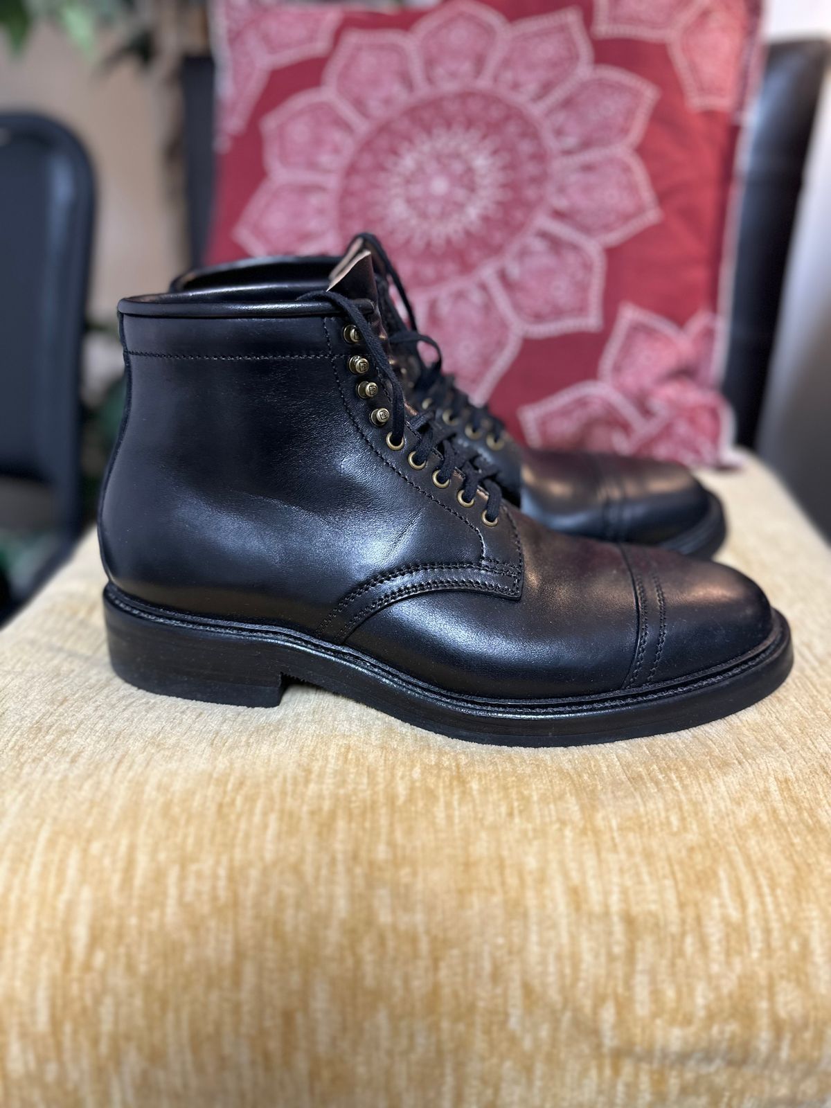 Photo by Oncomingstorm on March 2, 2024 of the Flame Panda Service Boot in Maryam Natural Horsebutt Overdyed Brown then Black.