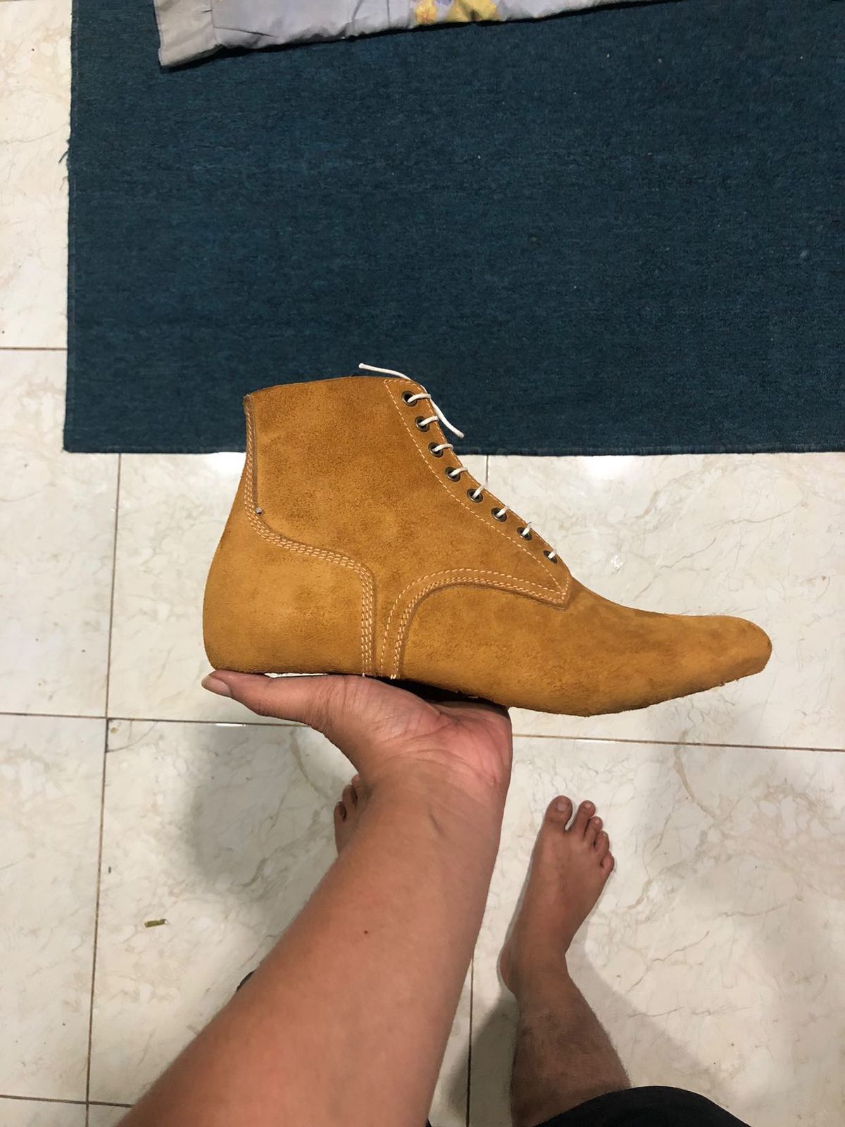 Photo by Oncomingstorm on October 3, 2024 of the Kiattoko Handmade Boondockers in Horween Wheat Chamois Roughout.