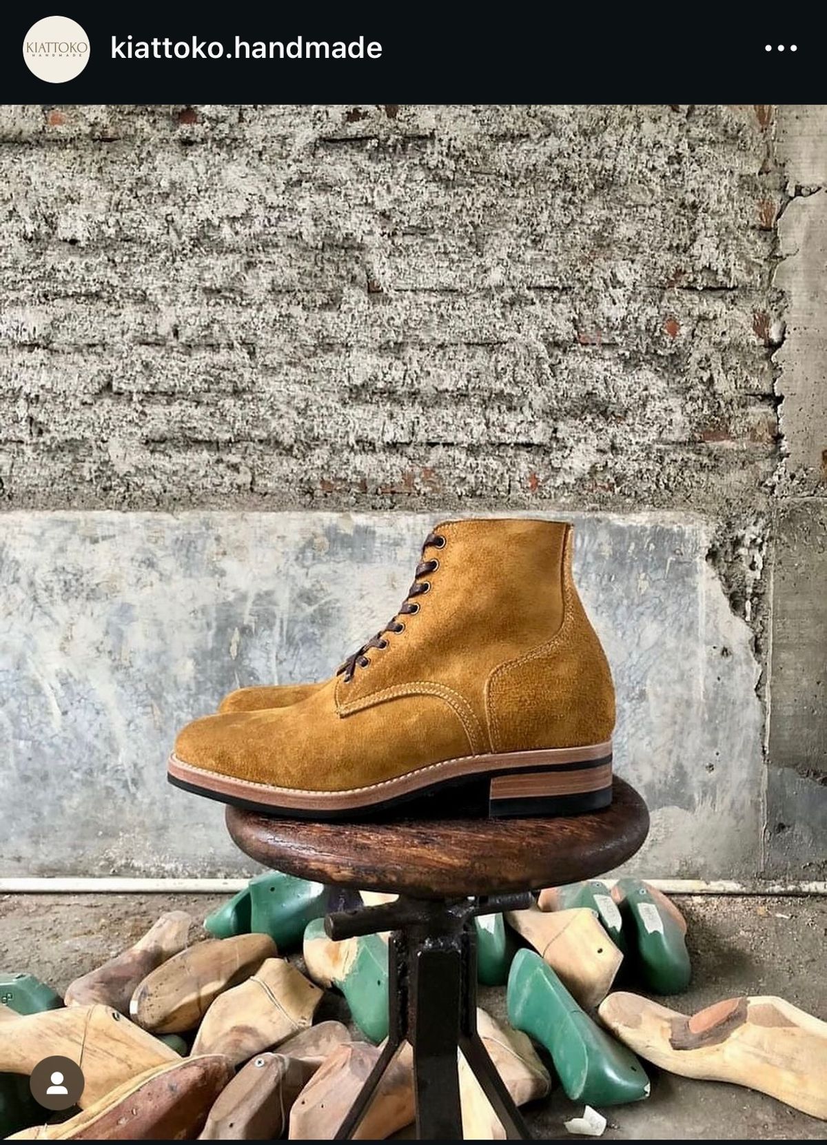 Photo by Oncomingstorm on October 8, 2024 of the Kiattoko Handmade Boondockers in Horween Wheat Chamois Roughout.