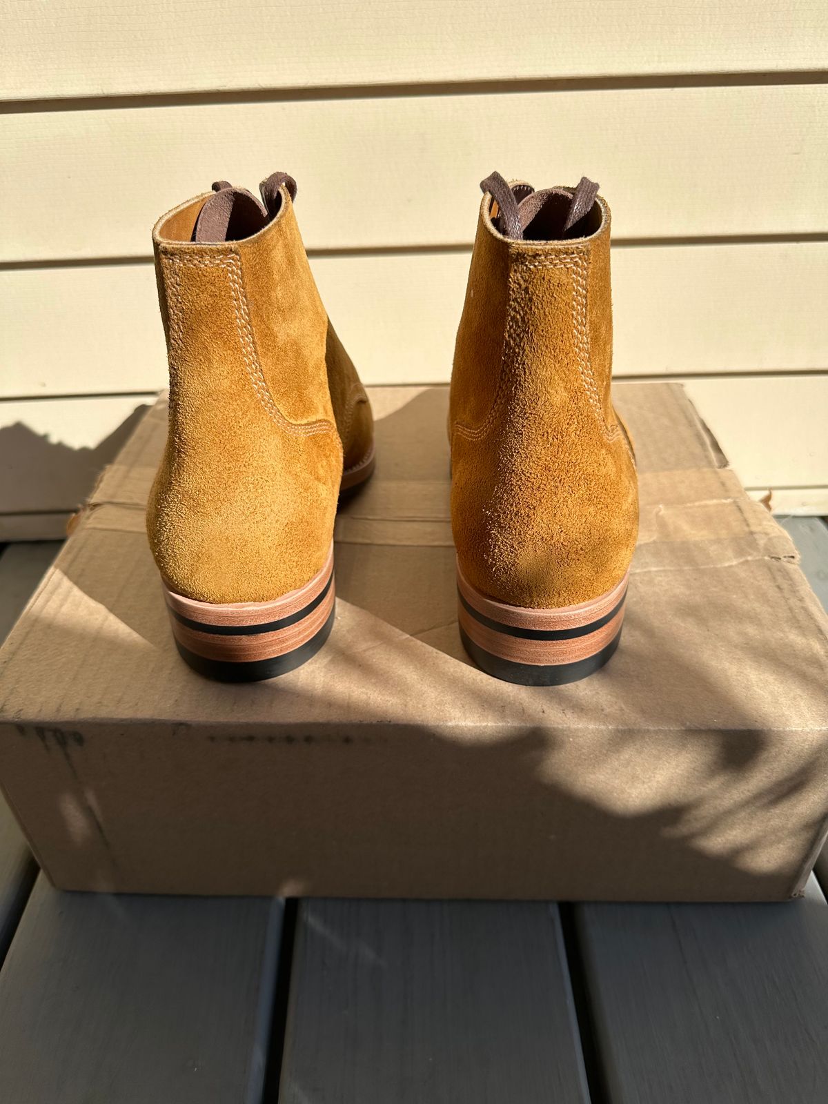 Photo by Oncomingstorm on November 3, 2024 of the Kiattoko Handmade Boondockers in Horween Wheat Chamois Roughout.
