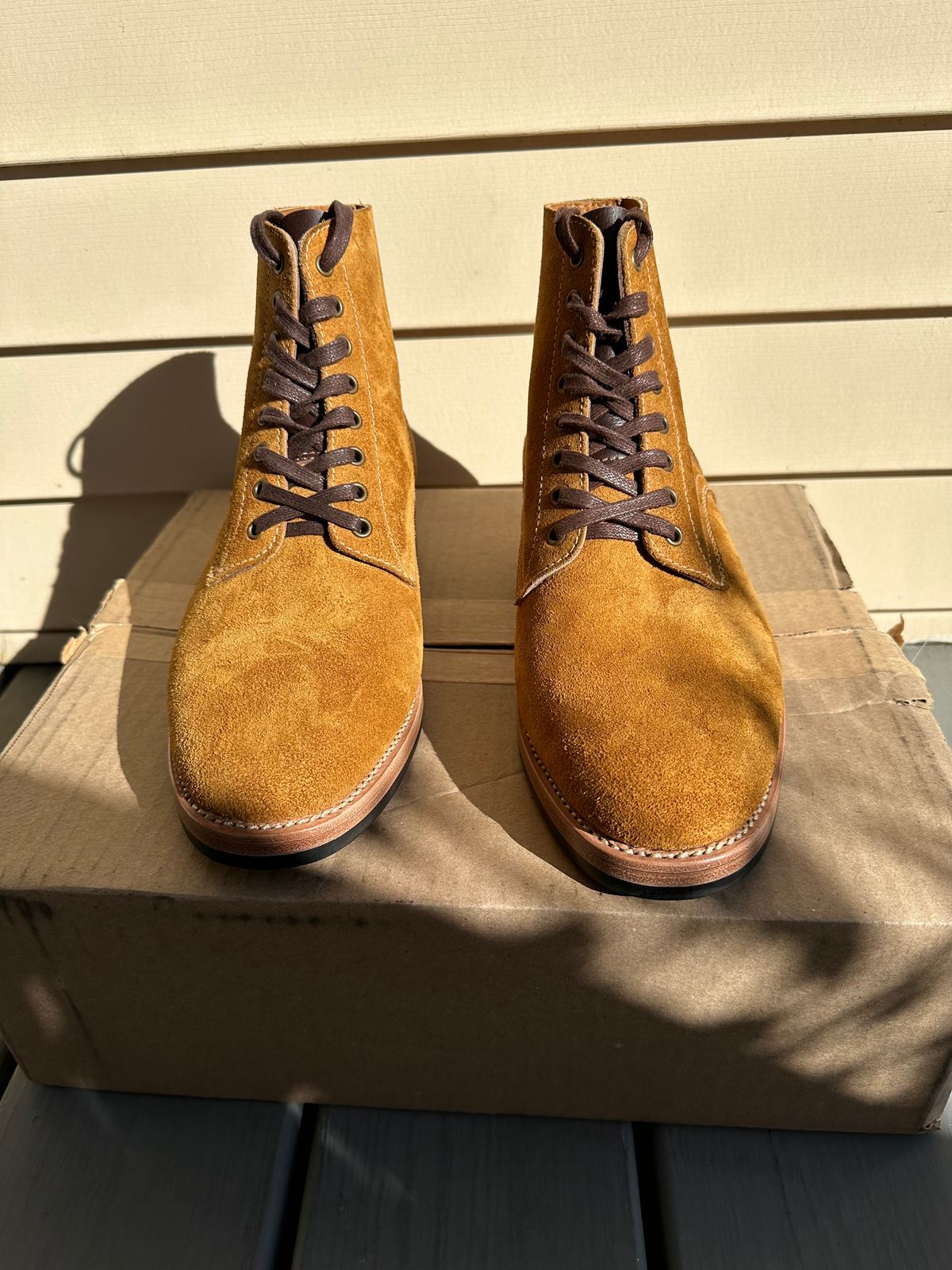 Photo by Oncomingstorm on November 3, 2024 of the Kiattoko Handmade Boondockers in Horween Wheat Chamois Roughout.