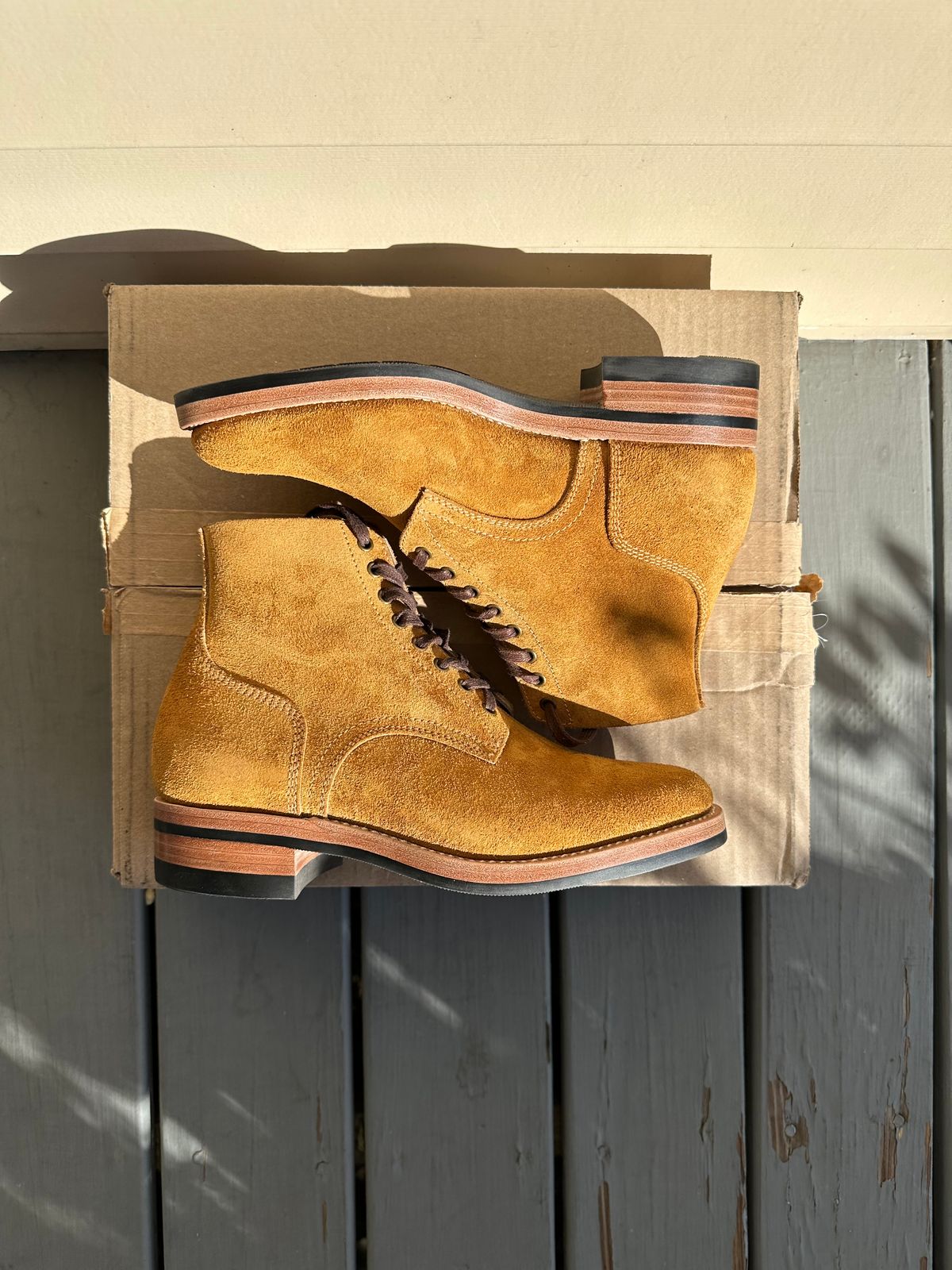 Photo by Oncomingstorm on November 3, 2024 of the Kiattoko Handmade Boondockers in Horween Wheat Chamois Roughout.