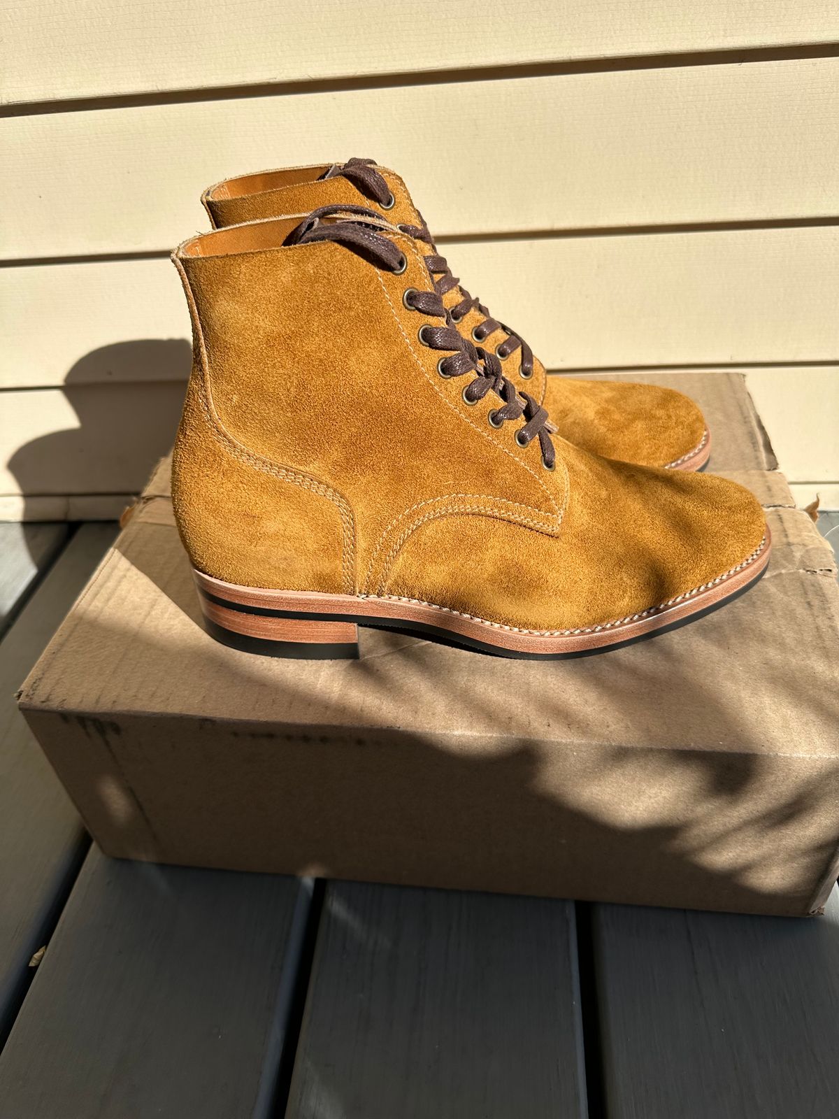 Photo by Oncomingstorm on November 3, 2024 of the Kiattoko Handmade Boondockers in Horween Wheat Chamois Roughout.