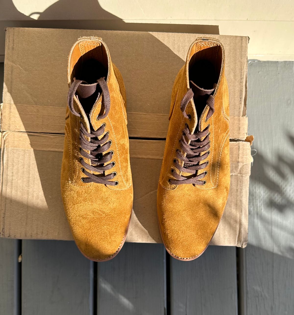 Photo by Oncomingstorm on November 3, 2024 of the Kiattoko Handmade Boondockers in Horween Wheat Chamois Roughout.