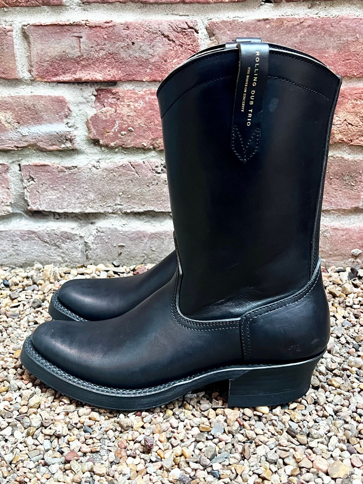 Photo by central209 on November 5, 2025 of the Rolling Dub Trio Loro Western Boot in Black Horse Butt #1010.