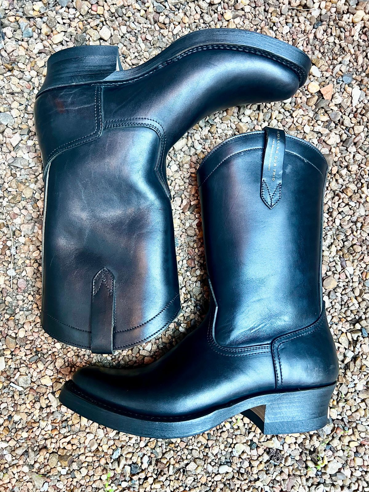 Photo by central209 on November 5, 2025 of the Rolling Dub Trio Loro Western Boot in Black Horse Butt #1010.