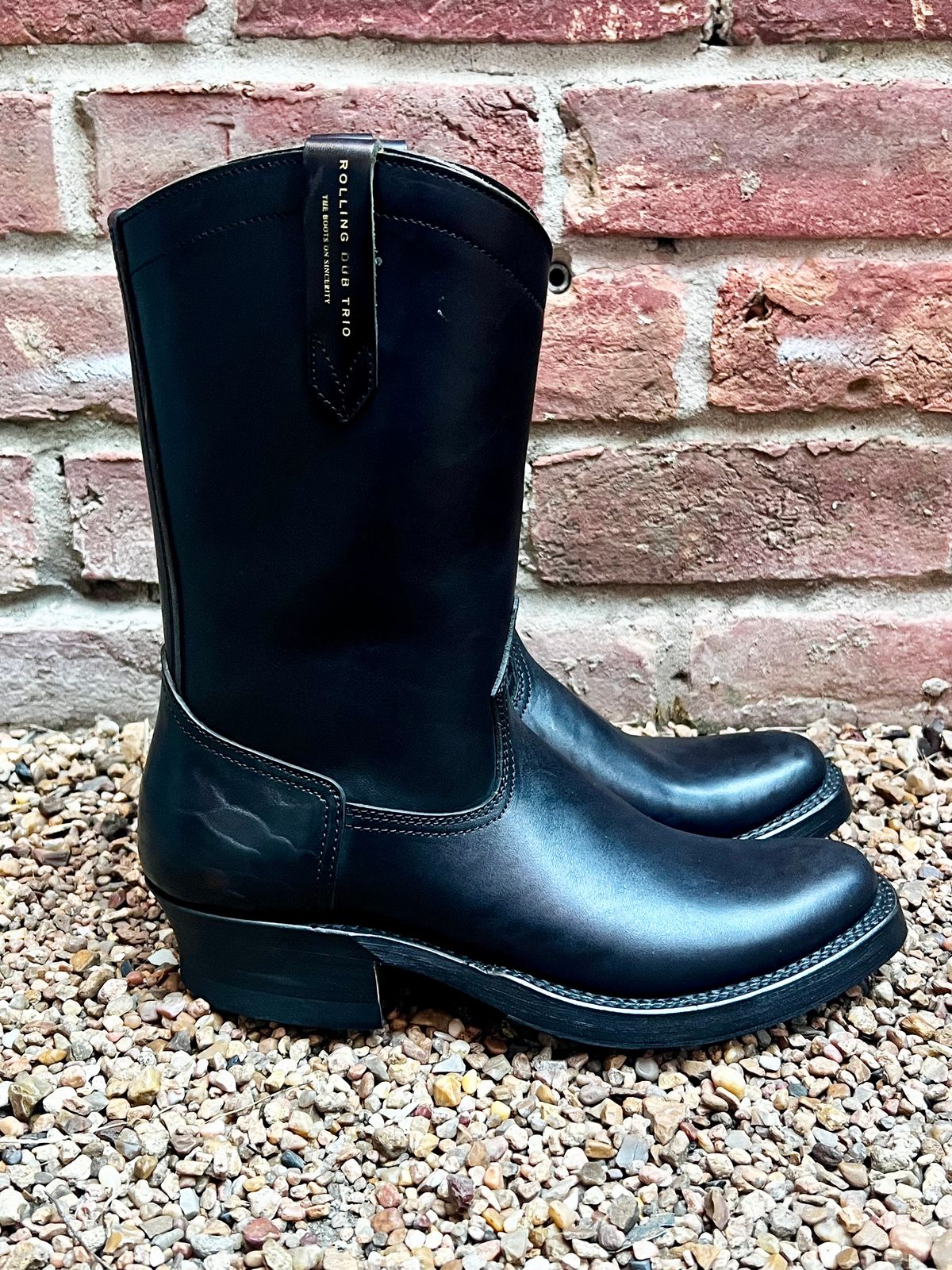 Photo by central209 on November 5, 2025 of the Rolling Dub Trio Loro Western Boot in Black Horse Butt #1010.