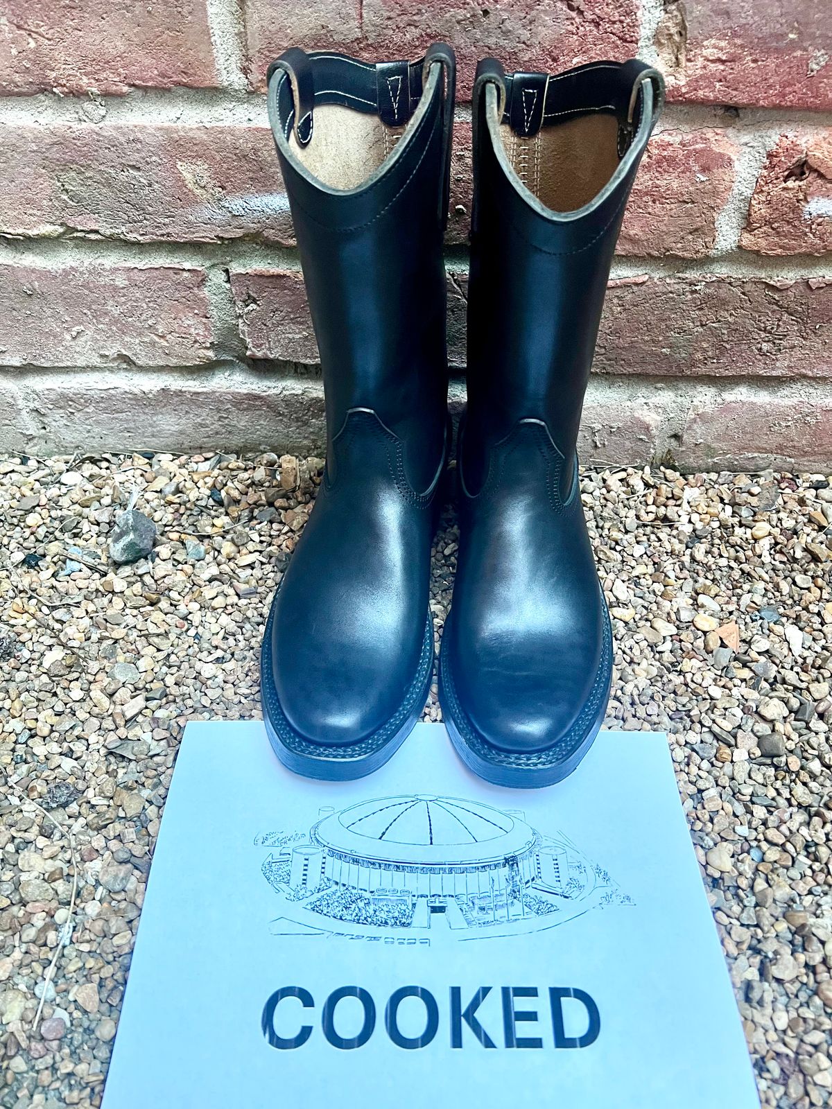 Photo by central209 on November 5, 2025 of the Rolling Dub Trio Loro Western Boot in Black Horse Butt #1010.