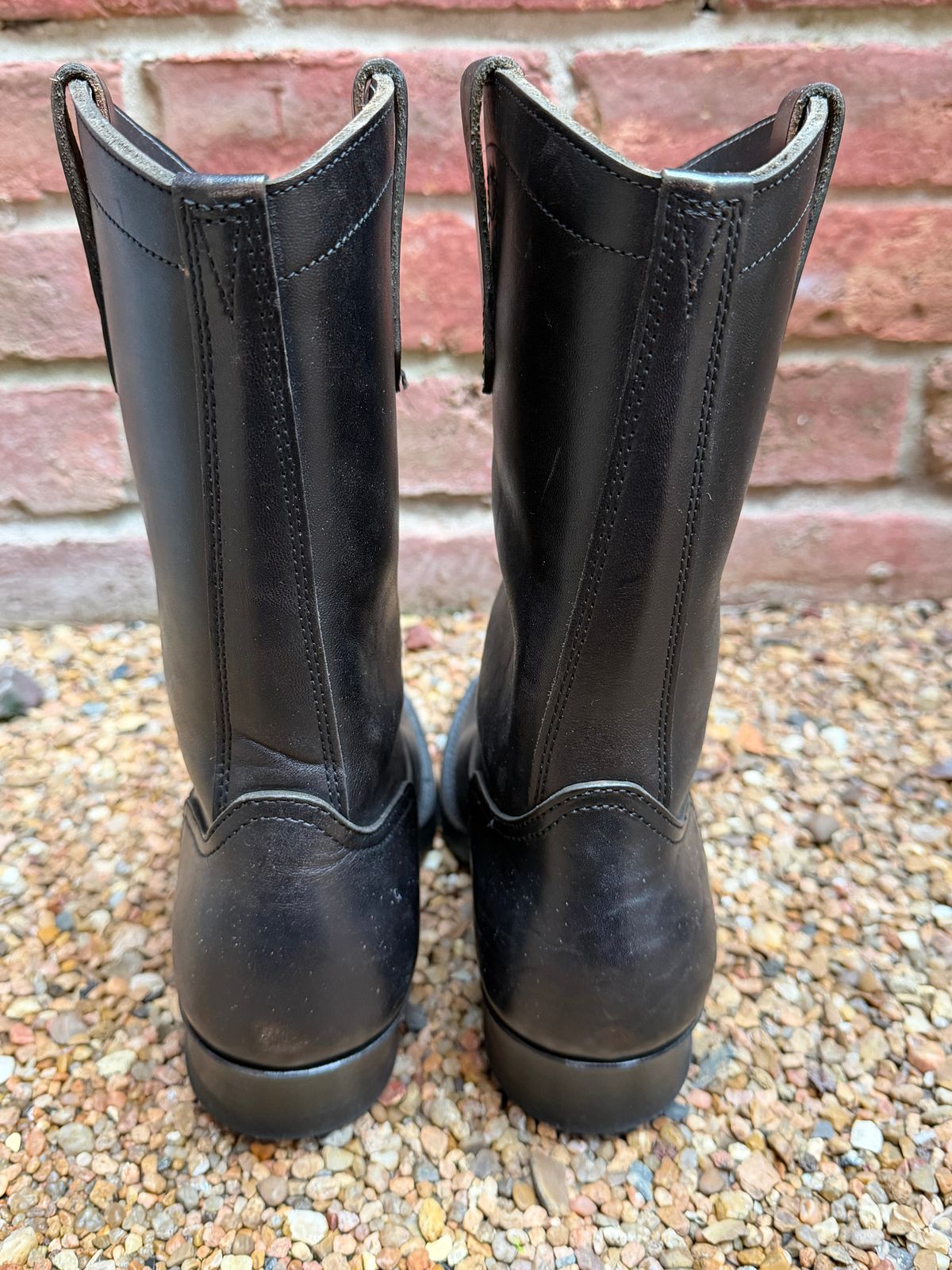 Photo by central209 on December 5, 2025 of the Rolling Dub Trio Loro Western Boot in Black Horse Butt #1010.