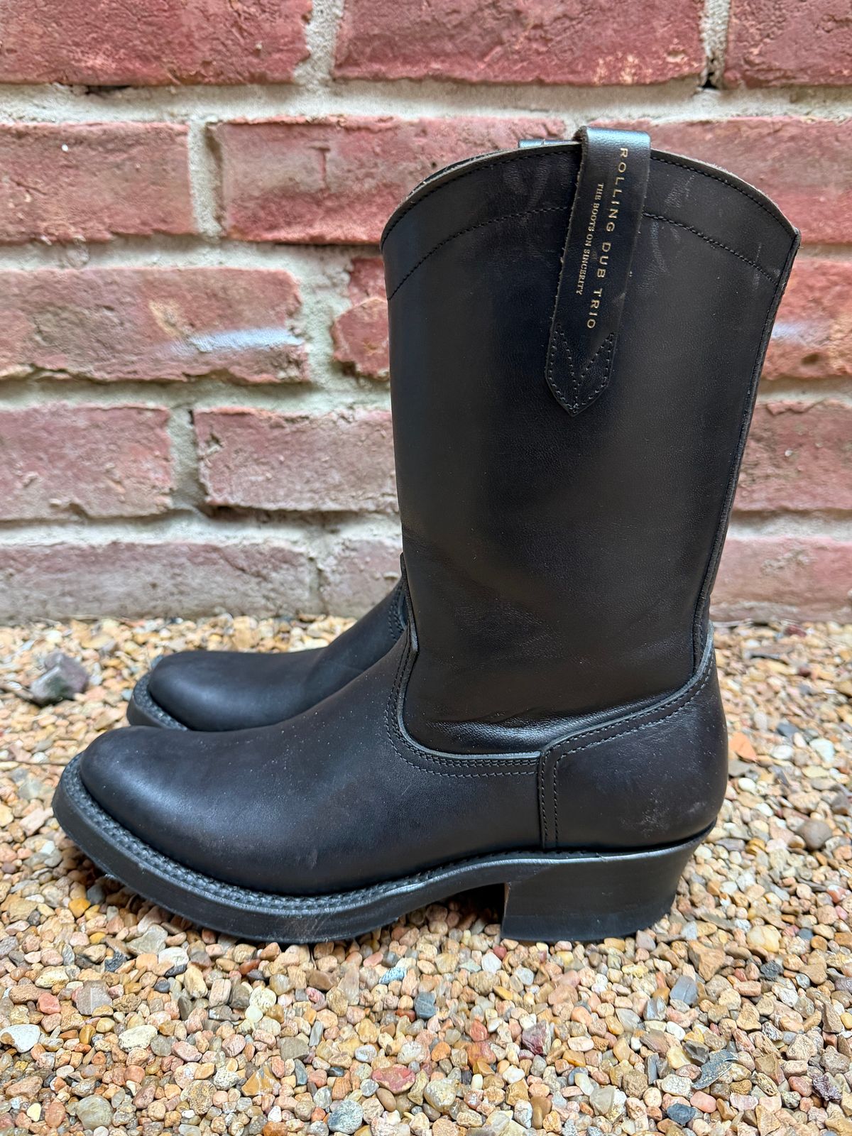 Photo by central209 on December 5, 2025 of the Rolling Dub Trio Loro Western Boot in Black Horse Butt #1010.