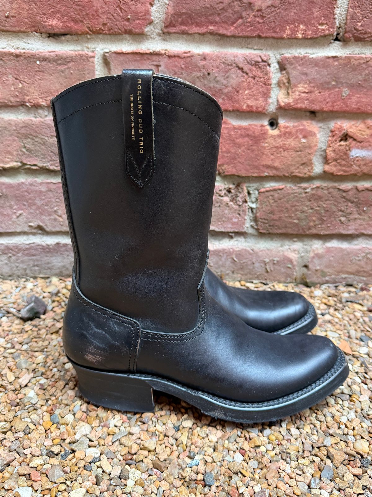 Photo by central209 on December 5, 2025 of the Rolling Dub Trio Loro Western Boot in Black Horse Butt #1010.