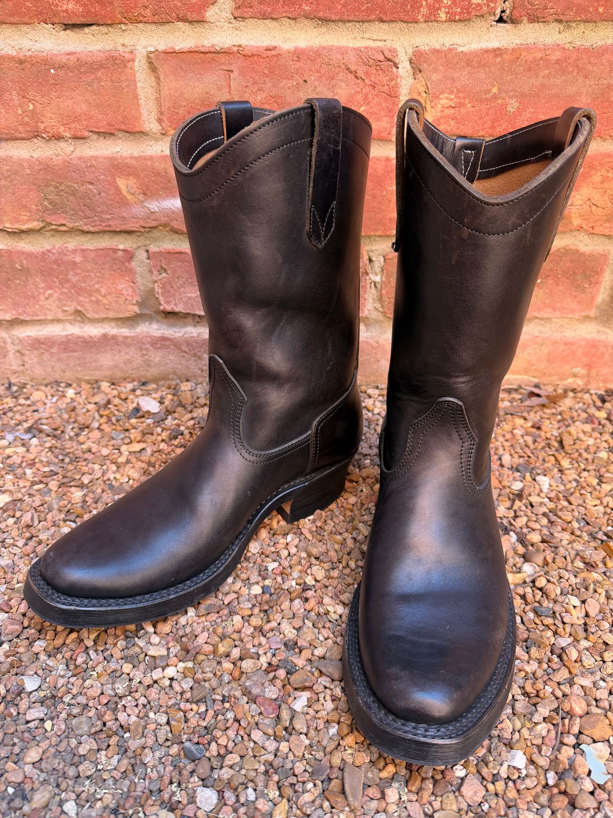 Photo by central209 on January 5, 2026 of the Rolling Dub Trio Loro Western Boot in Black Horse Butt #1010.