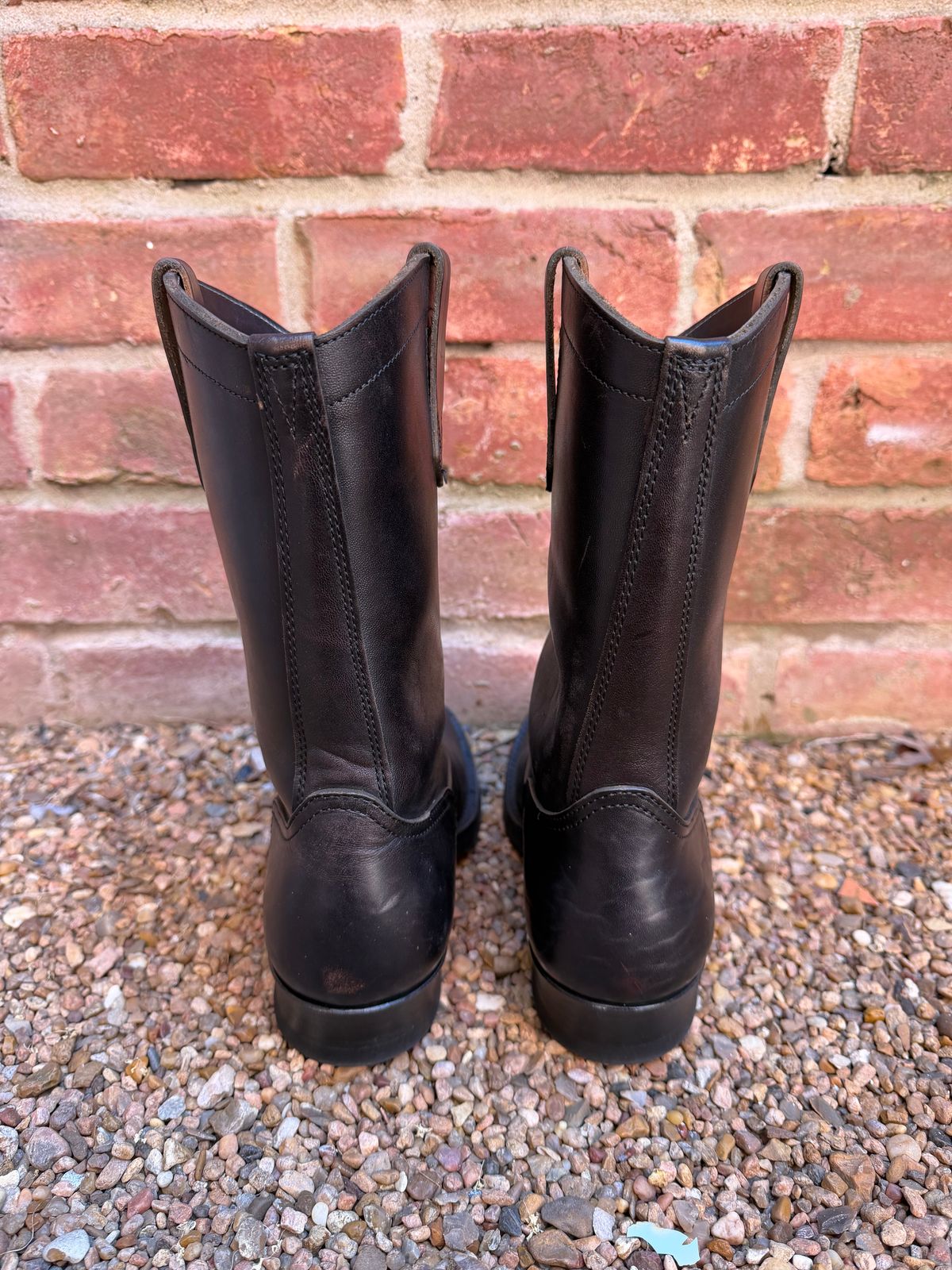 Photo by central209 on January 5, 2026 of the Rolling Dub Trio Loro Western Boot in Black Horse Butt #1010.