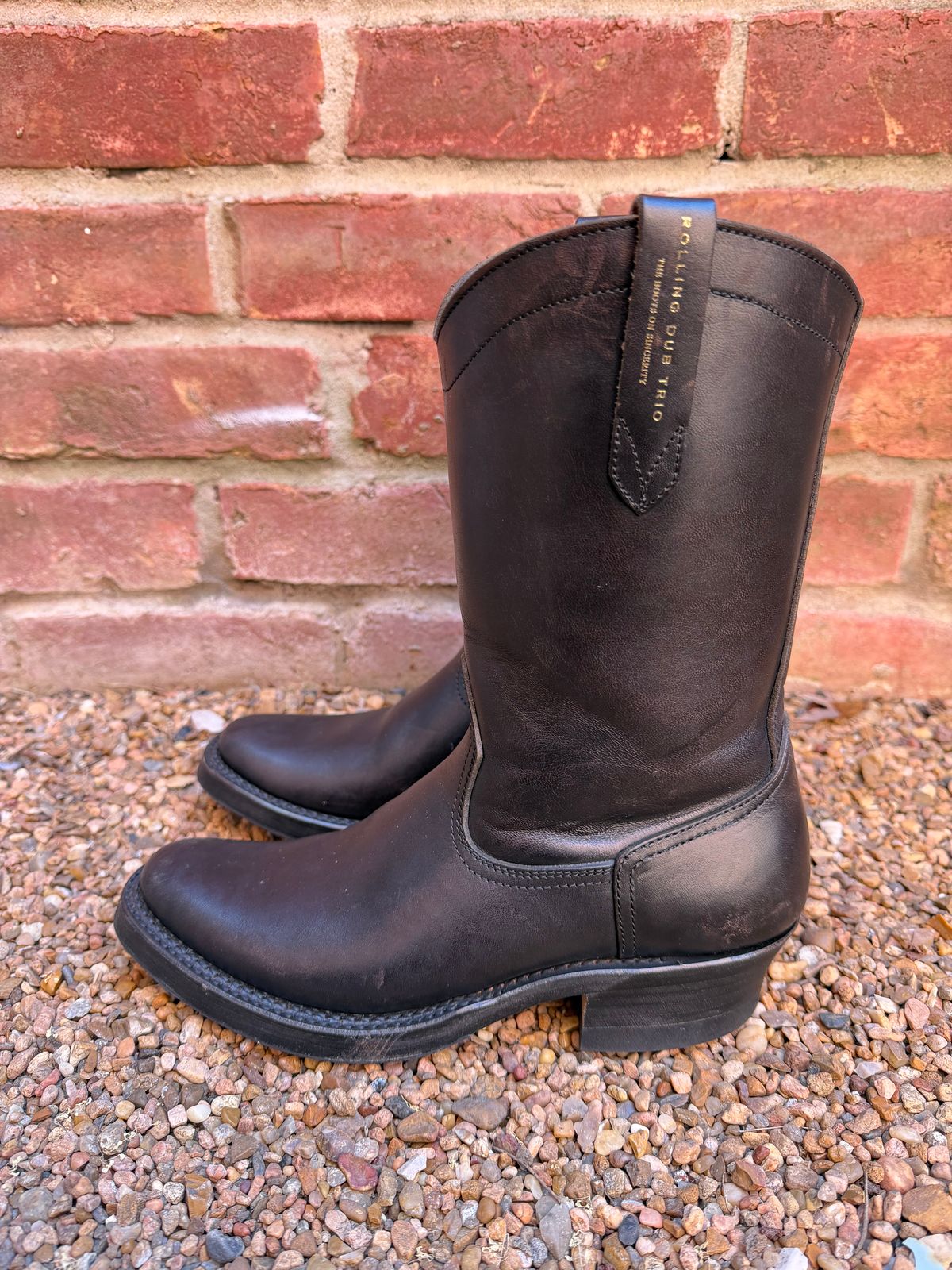 Photo by central209 on January 5, 2026 of the Rolling Dub Trio Loro Western Boot in Black Horse Butt #1010.