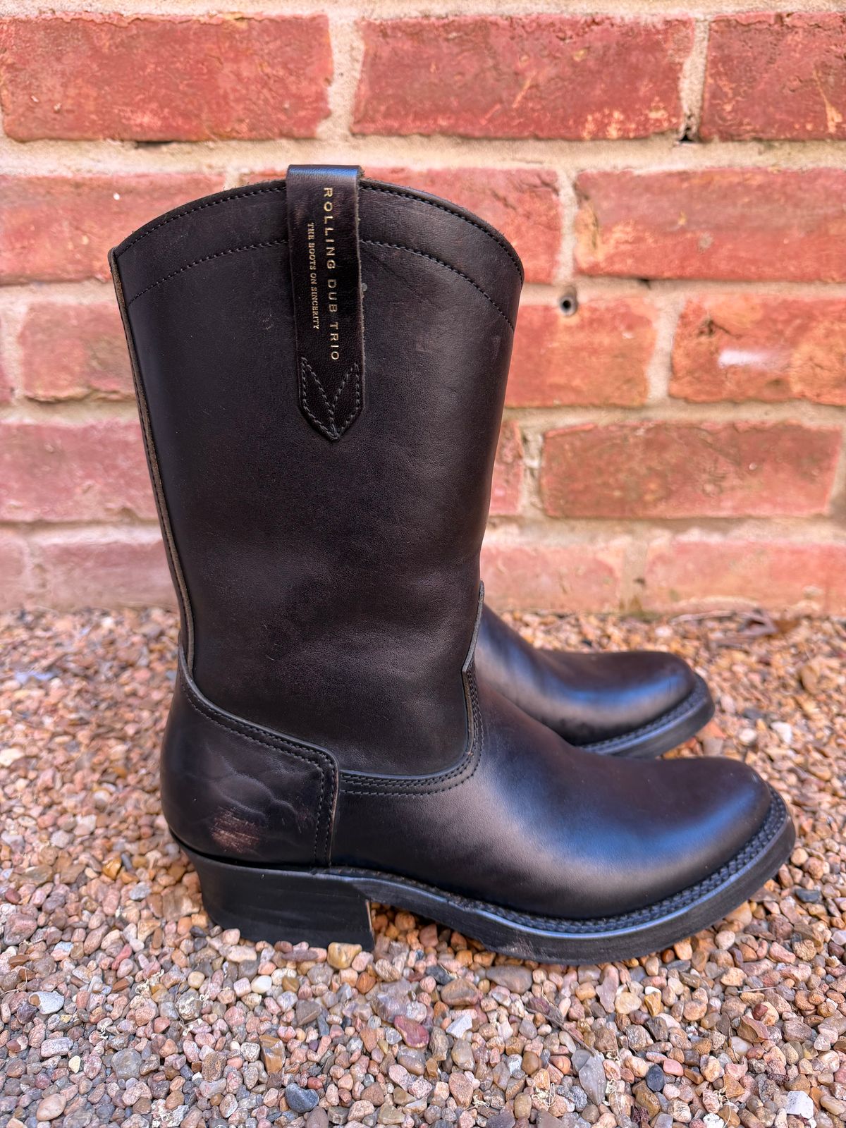 Photo by central209 on January 5, 2026 of the Rolling Dub Trio Loro Western Boot in Black Horse Butt #1010.