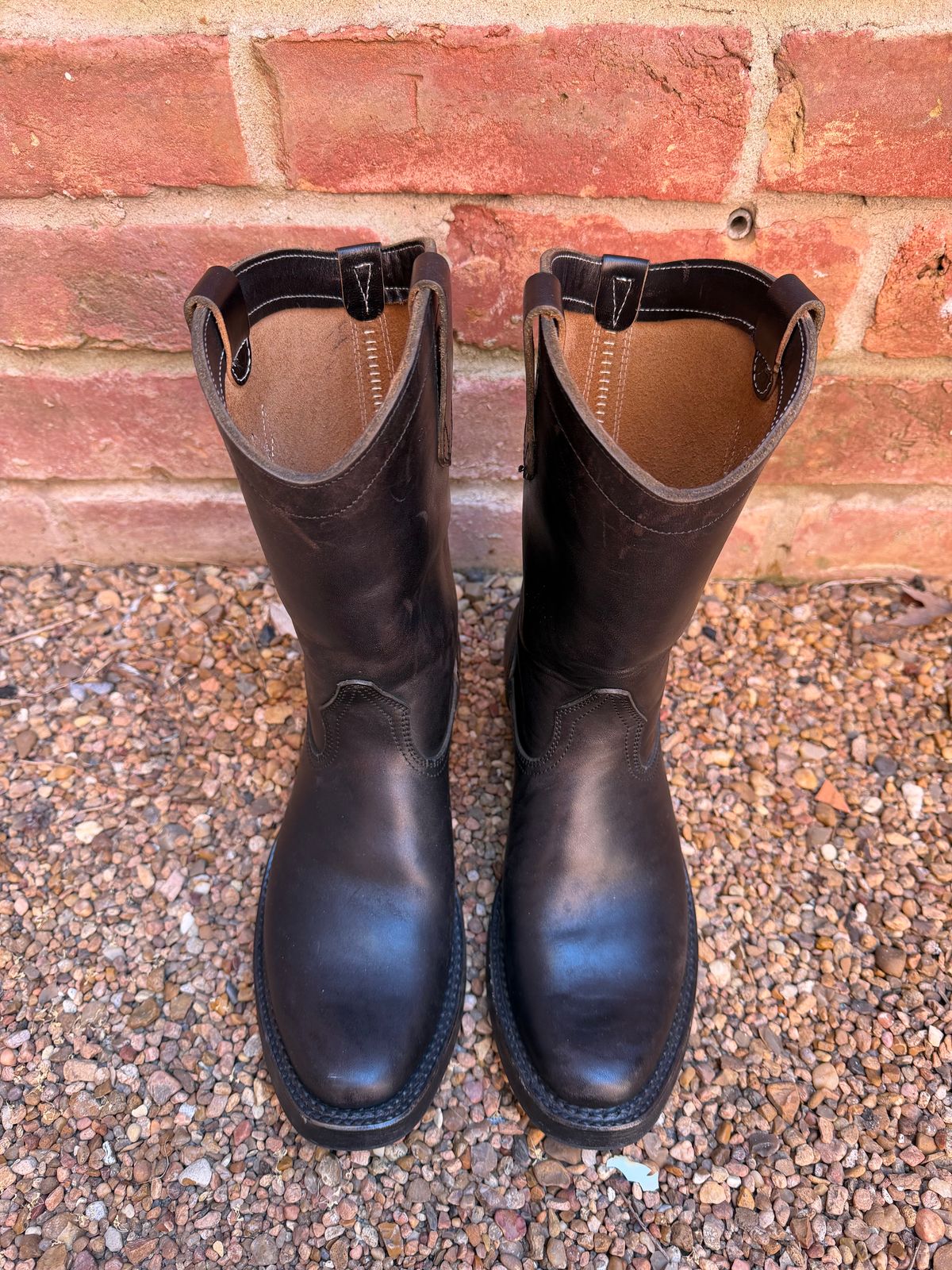 Photo by central209 on January 5, 2026 of the Rolling Dub Trio Loro Western Boot in Black Horse Butt #1010.