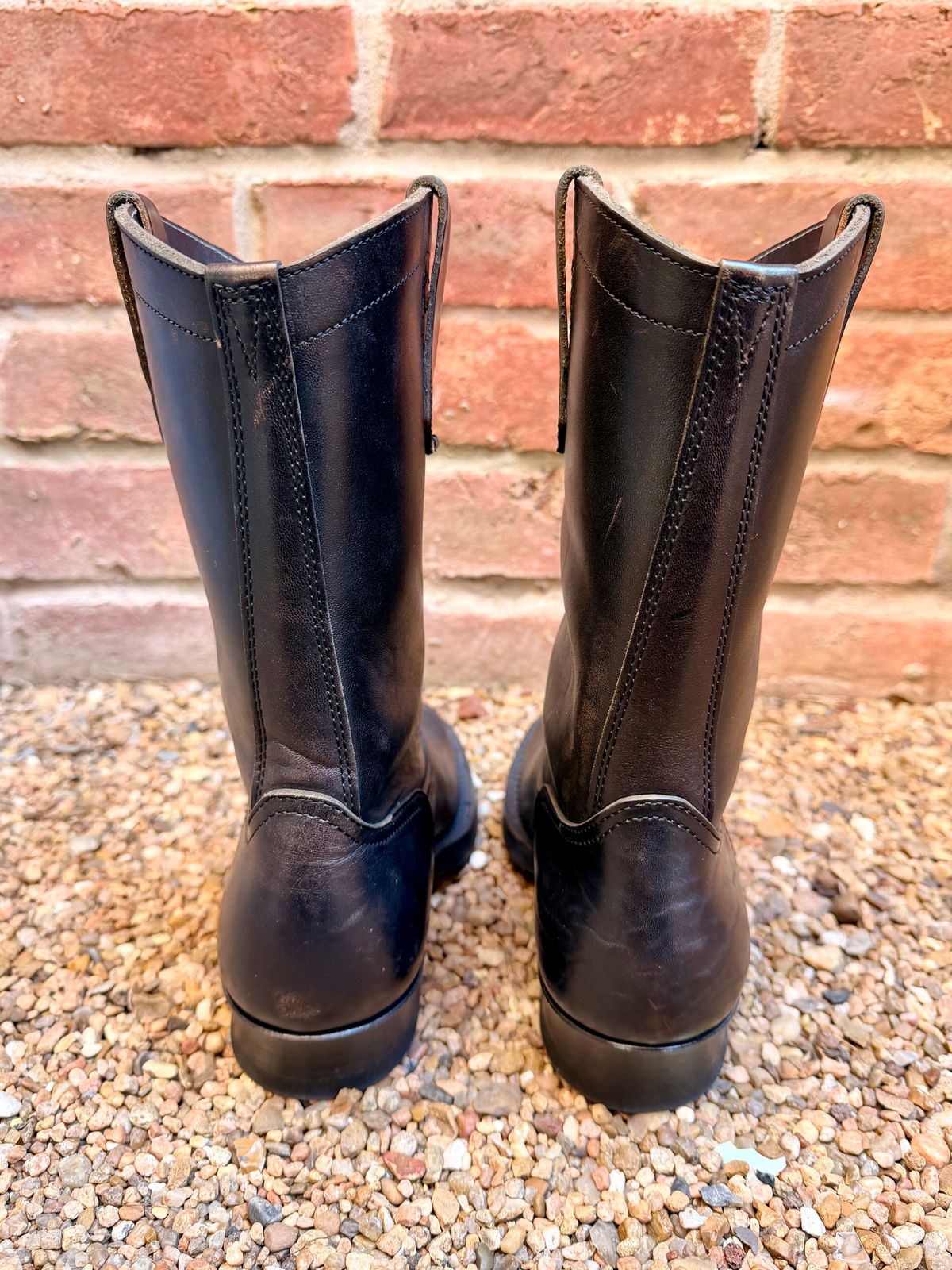 Photo by central209 on February 5, 2026 of the Rolling Dub Trio Loro Western Boot in Black Horse Butt #1010.