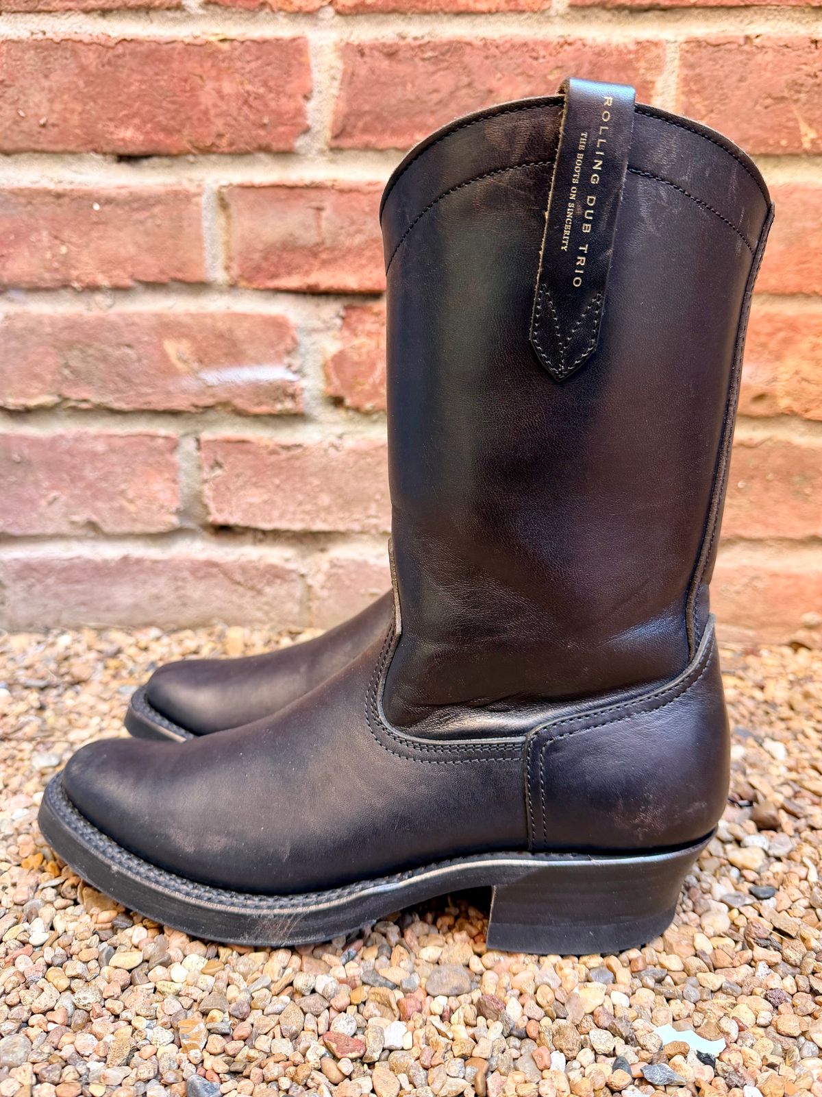 Photo by central209 on February 5, 2026 of the Rolling Dub Trio Loro Western Boot in Black Horse Butt #1010.