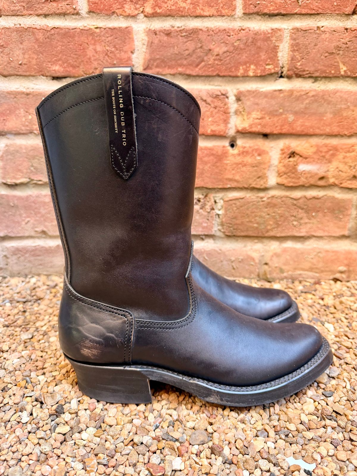 Photo by central209 on February 5, 2026 of the Rolling Dub Trio Loro Western Boot in Black Horse Butt #1010.