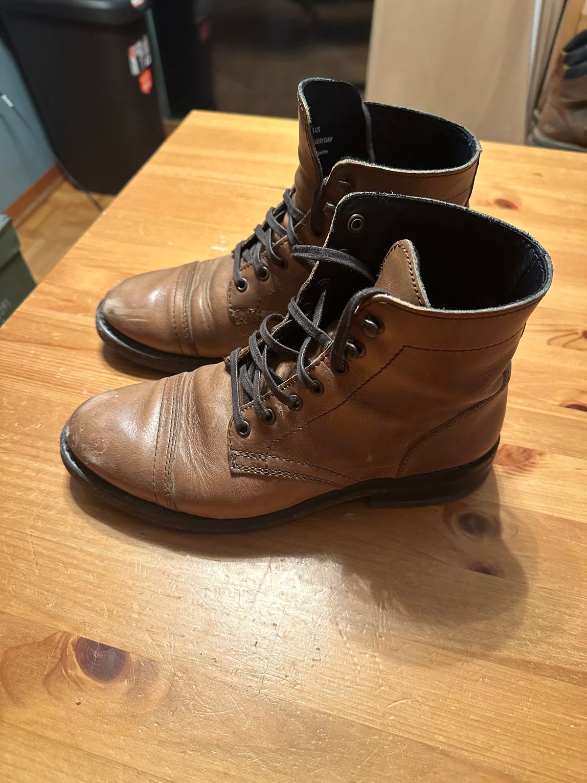 Photo by mcnamama on November 6, 2023 of the Thursday Captain in Horween Natural Chromexcel.