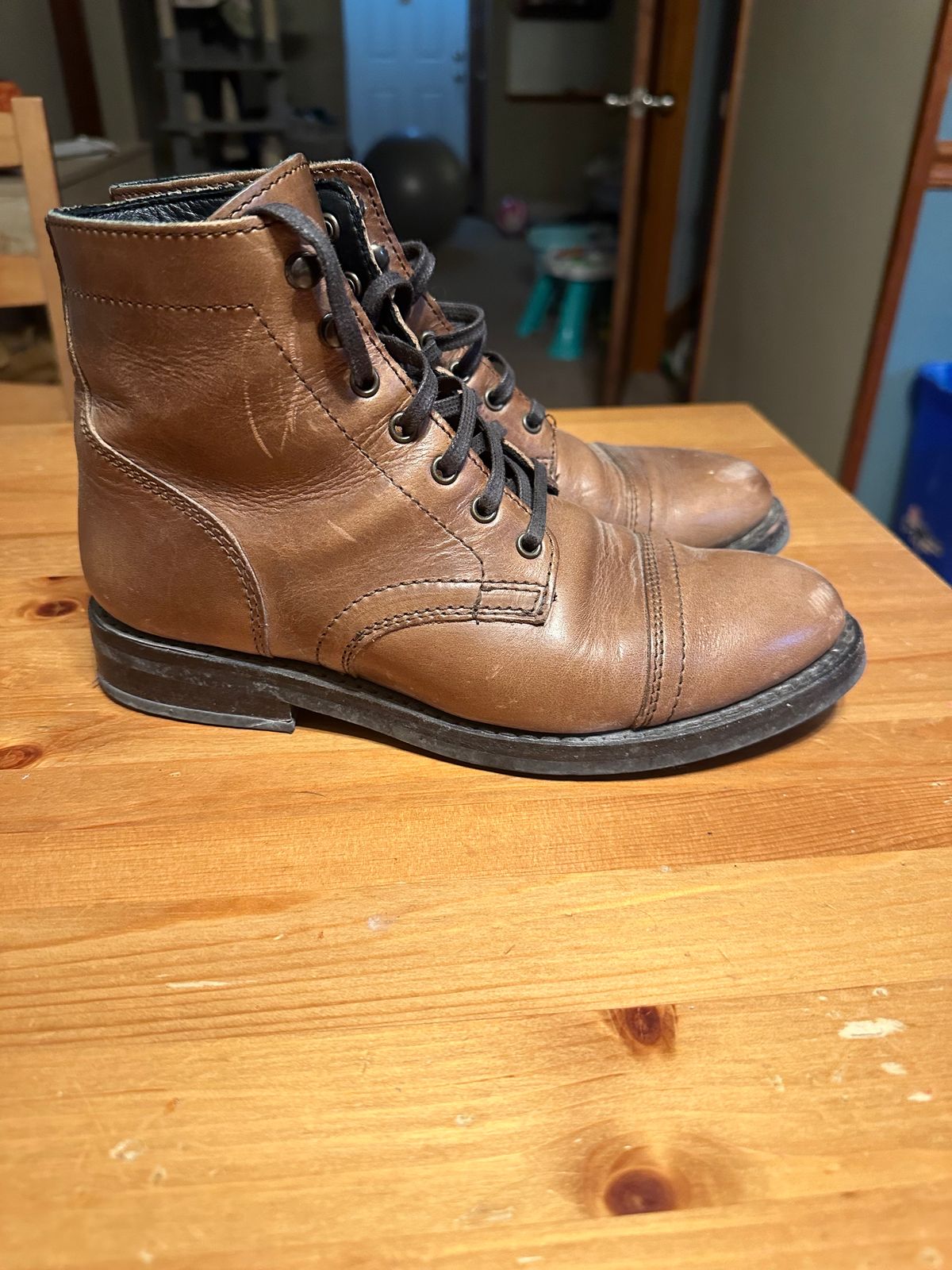 Photo by mcnamama on November 6, 2023 of the Thursday Captain in Horween Natural Chromexcel.