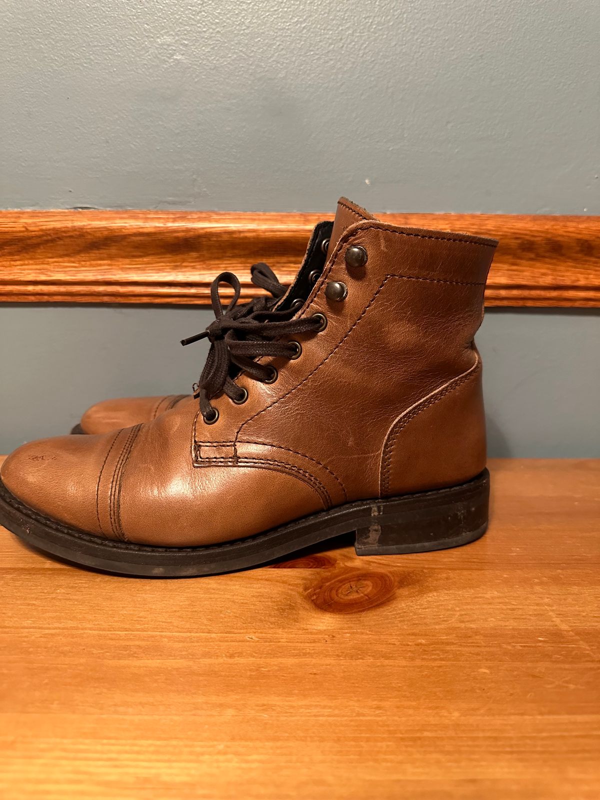 Photo by mcnamama on December 6, 2023 of the Thursday Captain in Horween Natural Chromexcel.