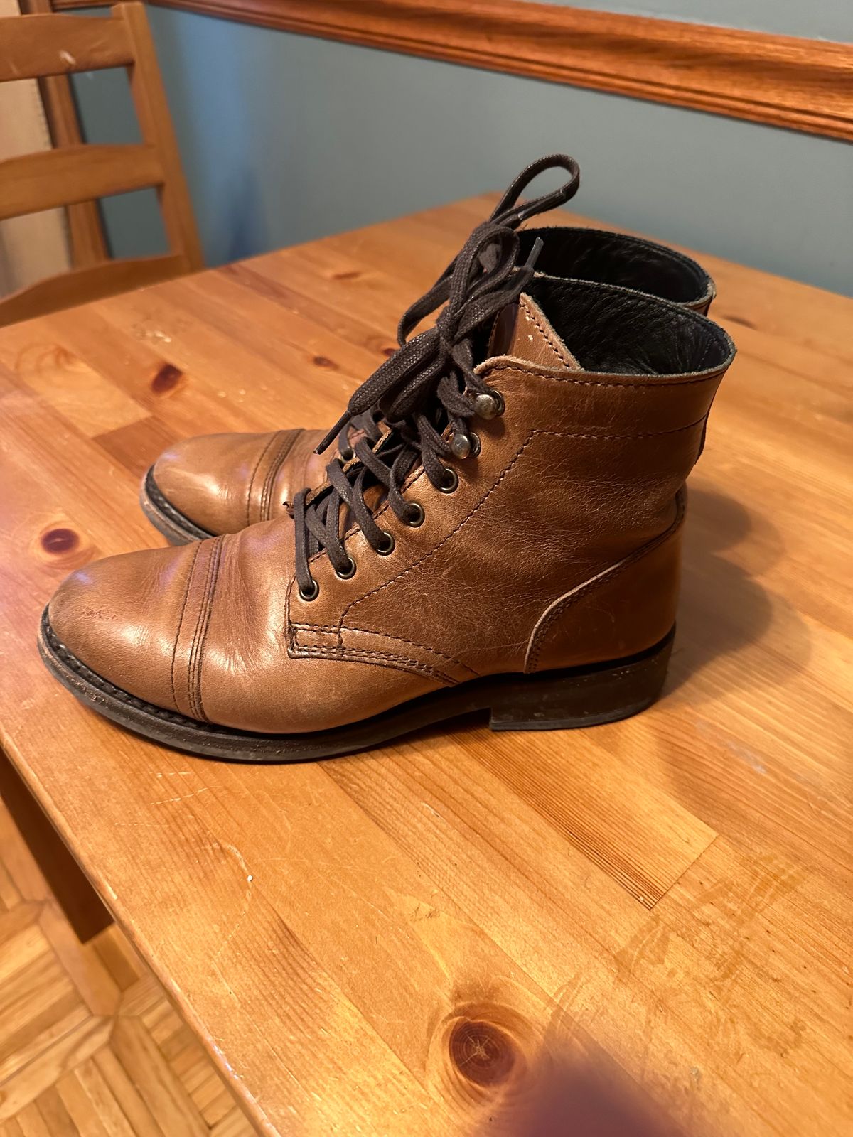 Photo by mcnamama on February 5, 2024 of the Thursday Captain in Horween Natural Chromexcel.