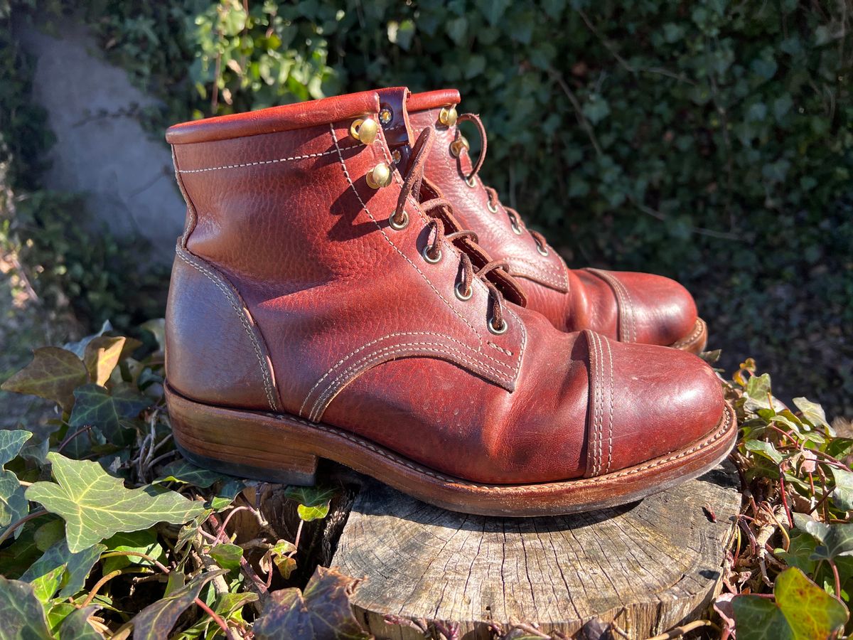 Photo by DalesLeatherworks on February 3, 2024 of the Kustom Kraft Model 1 in Kobel Russet Harness.