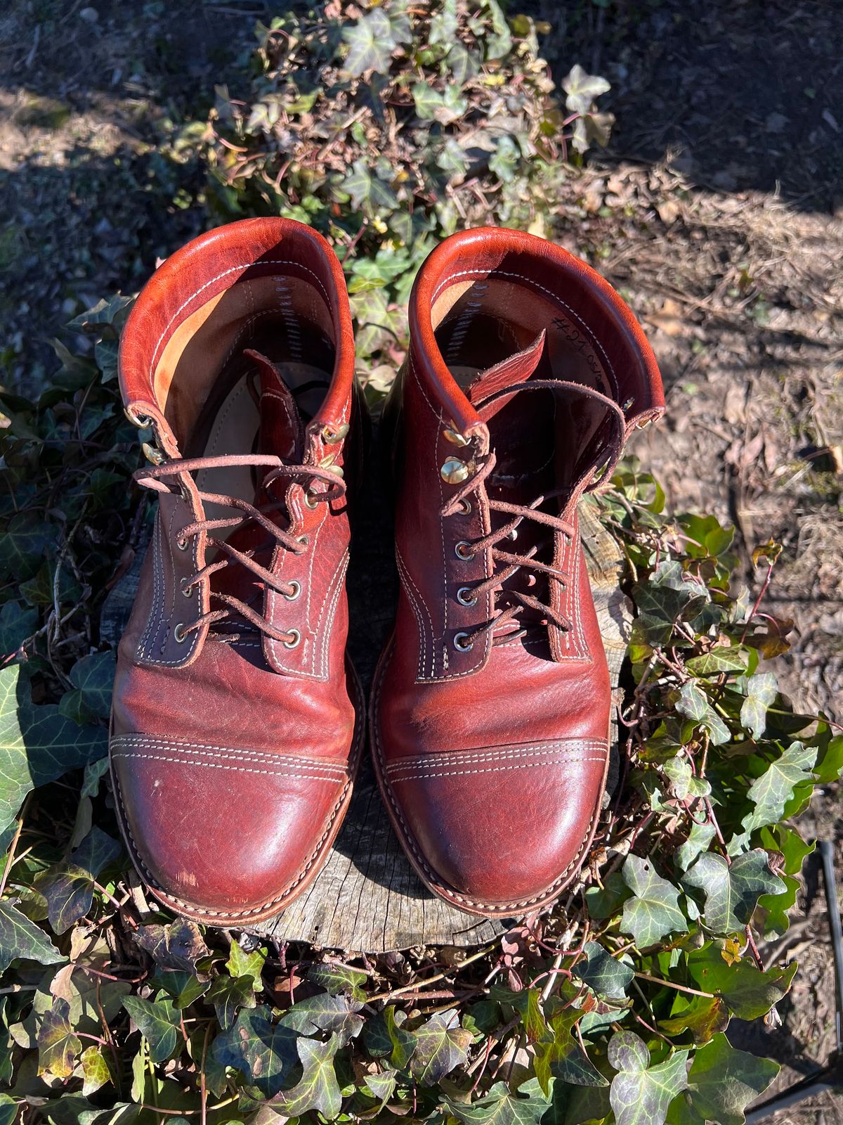 Photo by DalesLeatherworks on February 3, 2024 of the Kustom Kraft Model 1 in Kobel Russet Harness.