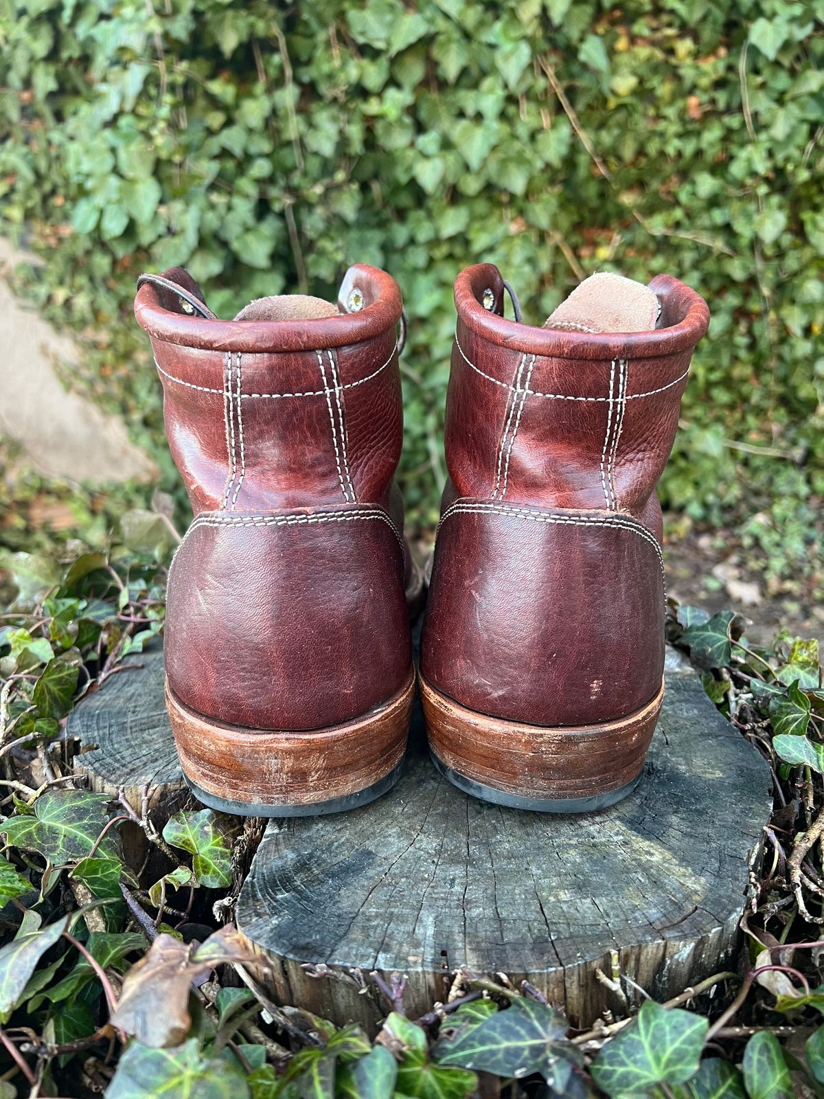 Photo by DalesLeatherworks on March 3, 2024 of the Kustom Kraft Model 1 in Kobel Russet Harness.