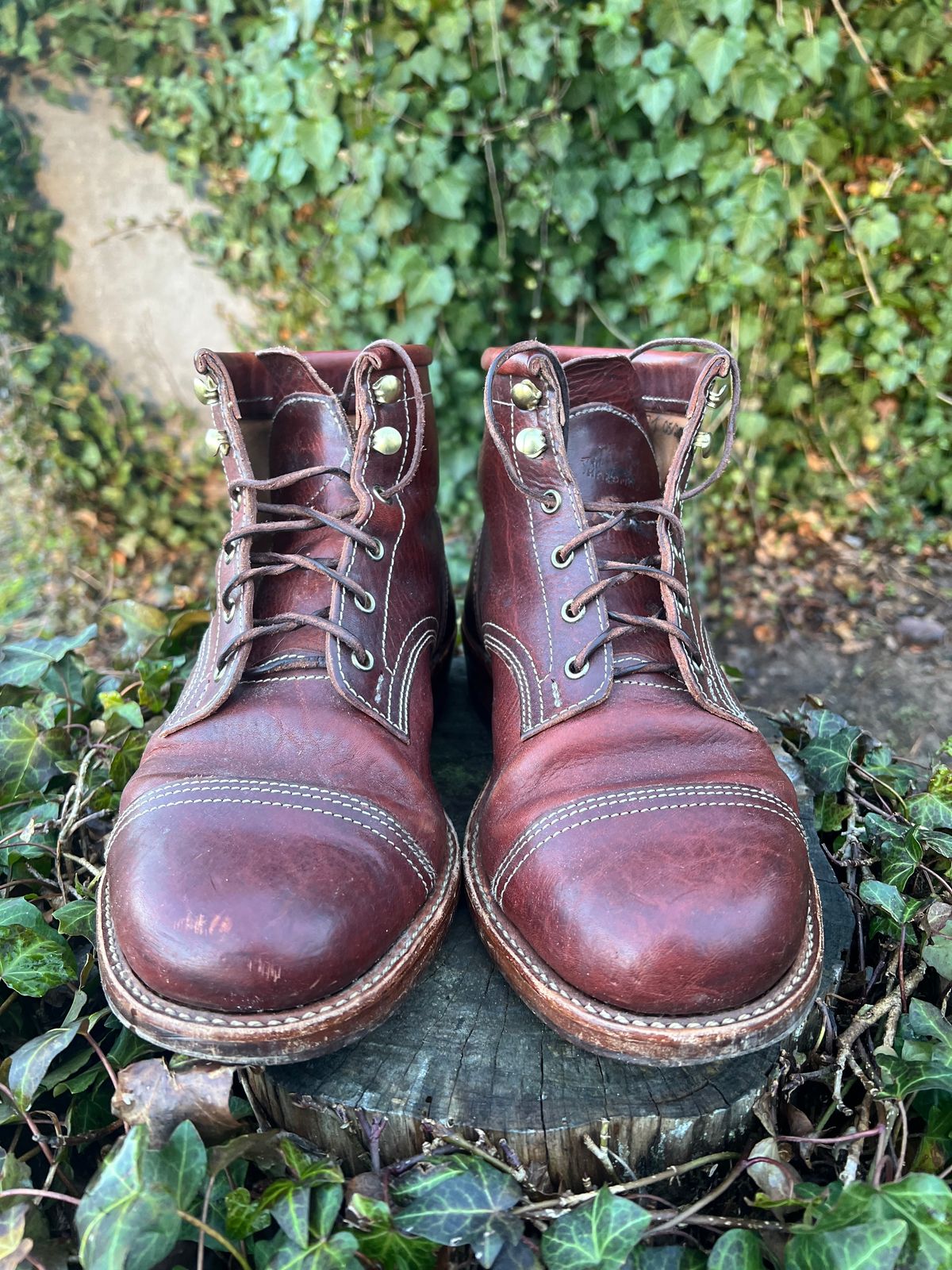 Photo by DalesLeatherworks on March 3, 2024 of the Kustom Kraft Model 1 in Kobel Russet Harness.
