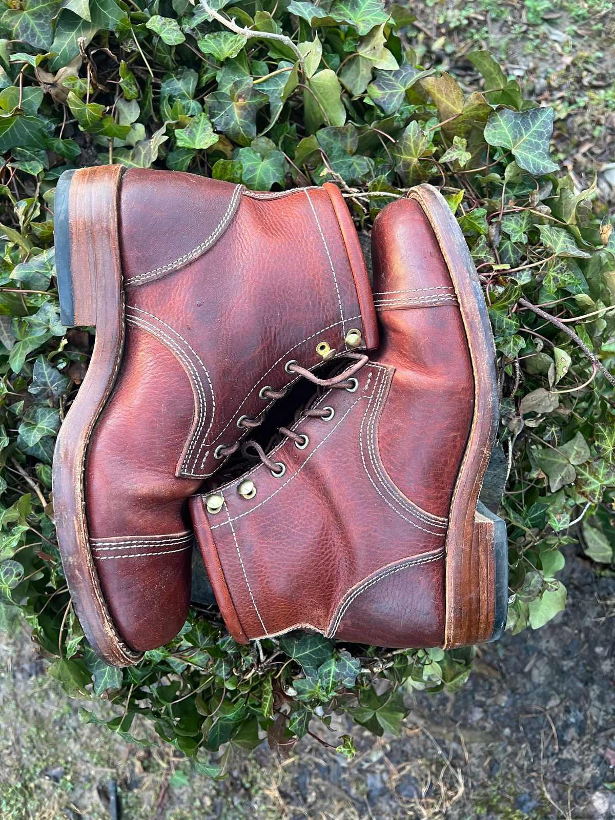 Photo by DalesLeatherworks on March 3, 2024 of the Kustom Kraft Model 1 in Kobel Russet Harness.