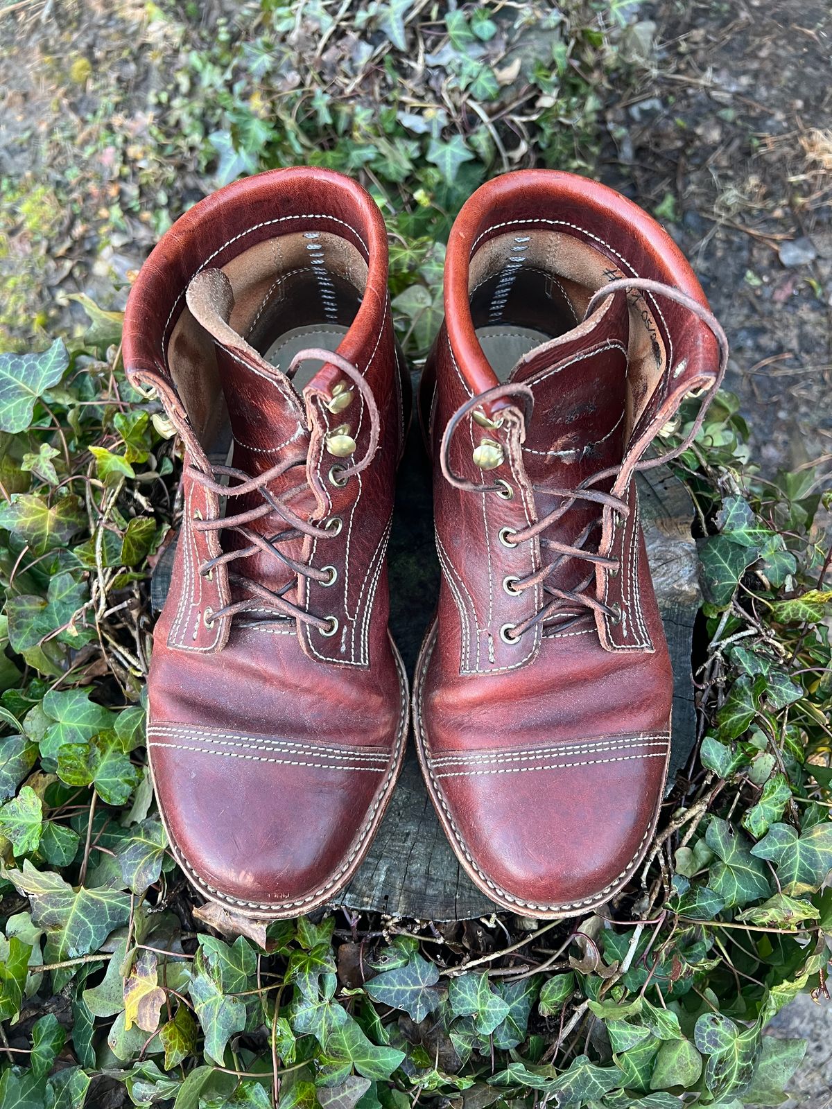 Photo by DalesLeatherworks on March 3, 2024 of the Kustom Kraft Model 1 in Kobel Russet Harness.