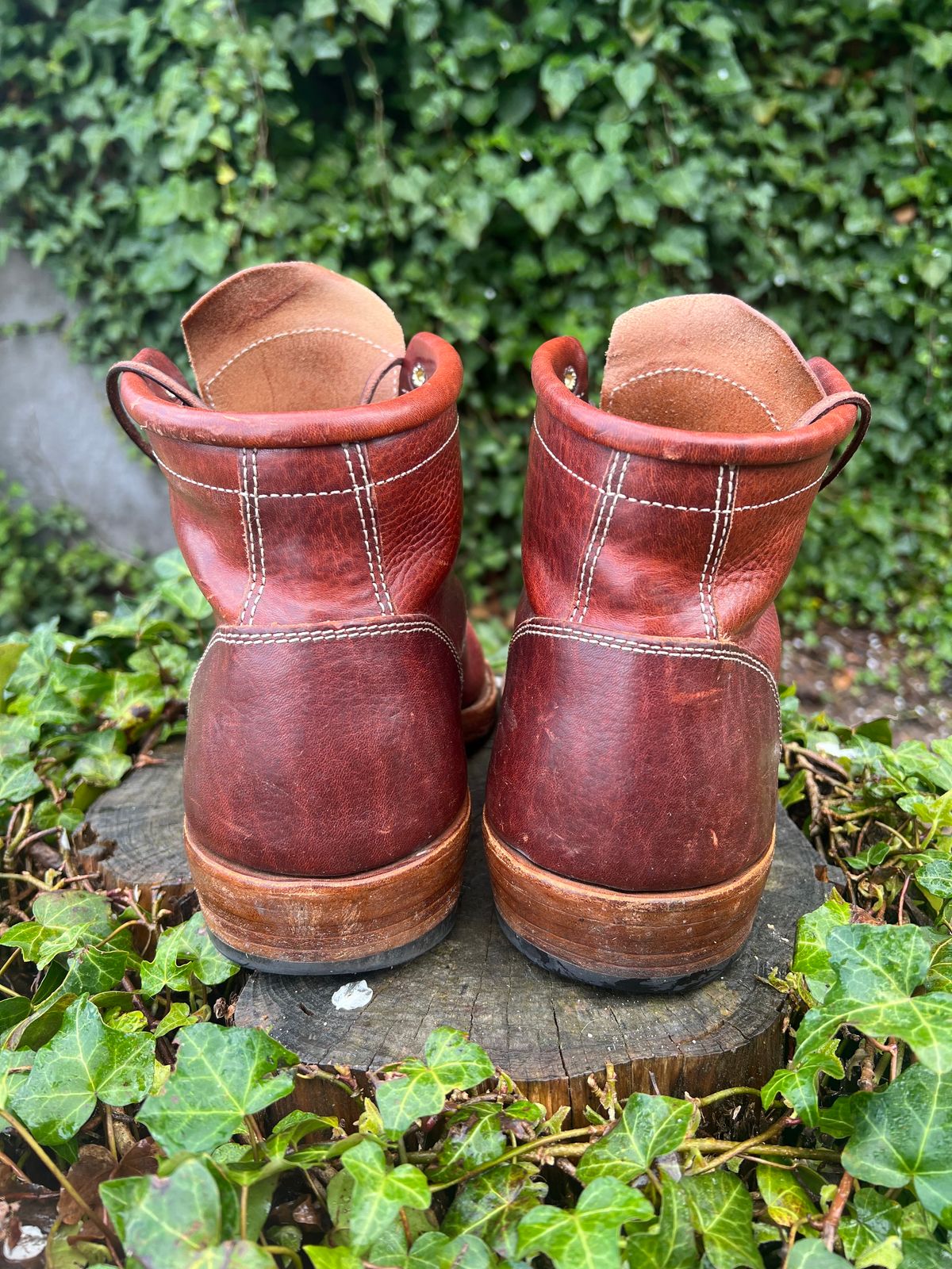 Photo by DalesLeatherworks on April 4, 2024 of the Kustom Kraft Model 1 in Kobel Russet Harness.