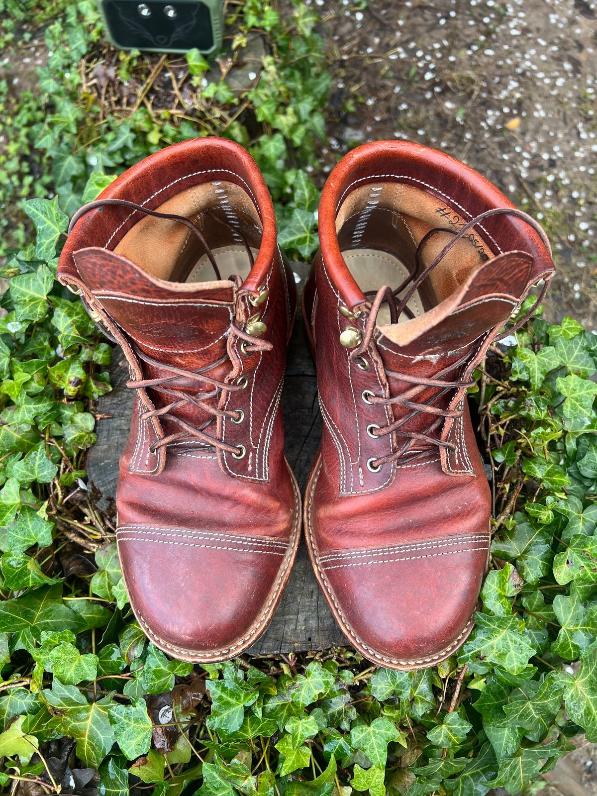 Photo by DalesLeatherworks on April 4, 2024 of the Kustom Kraft Model 1 in Kobel Russet Harness.