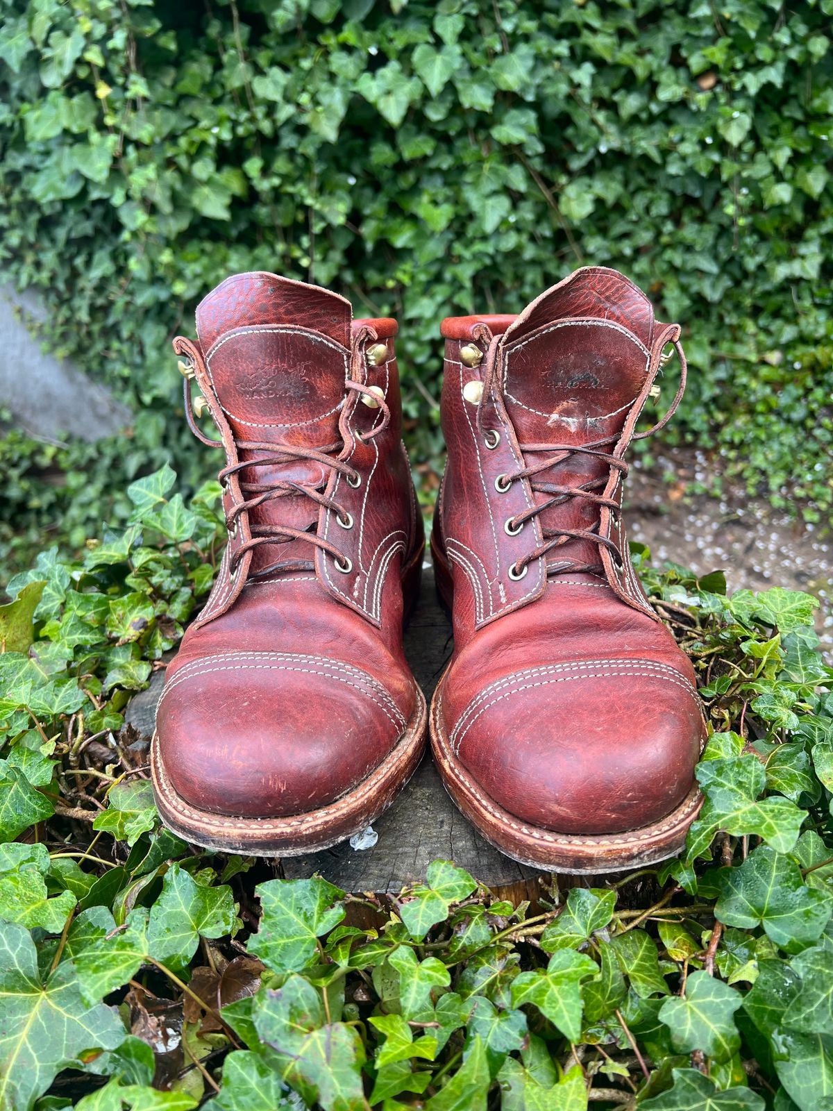 Photo by DalesLeatherworks on April 4, 2024 of the Kustom Kraft Model 1 in Kobel Russet Harness.