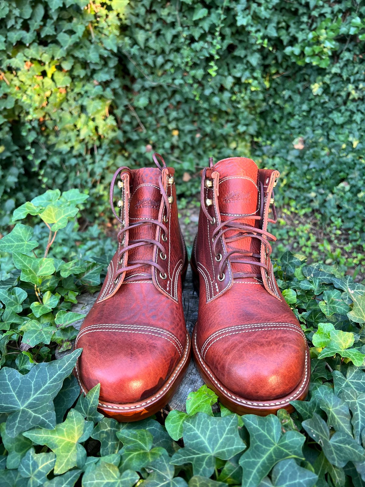 Photo by DalesLeatherworks on October 5, 2023 of the Kustom Kraft Model 1 in Kobel Russet Harness.